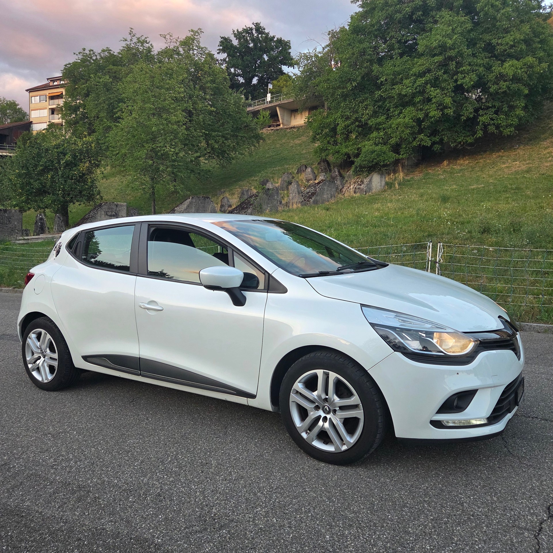 RENAULT Clio 0.9 12V Zen-image-1