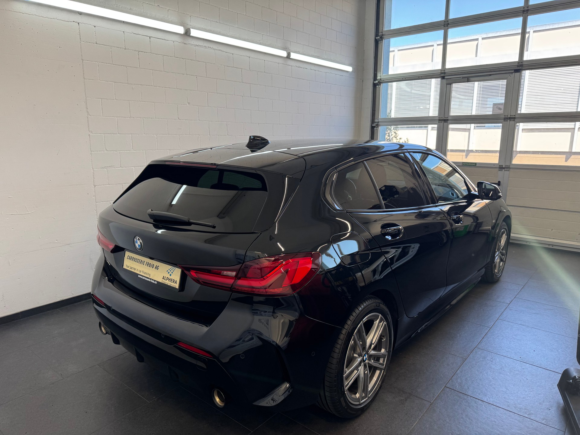BMW 120i Pure M Sport Steptronic-showroom-element-3
