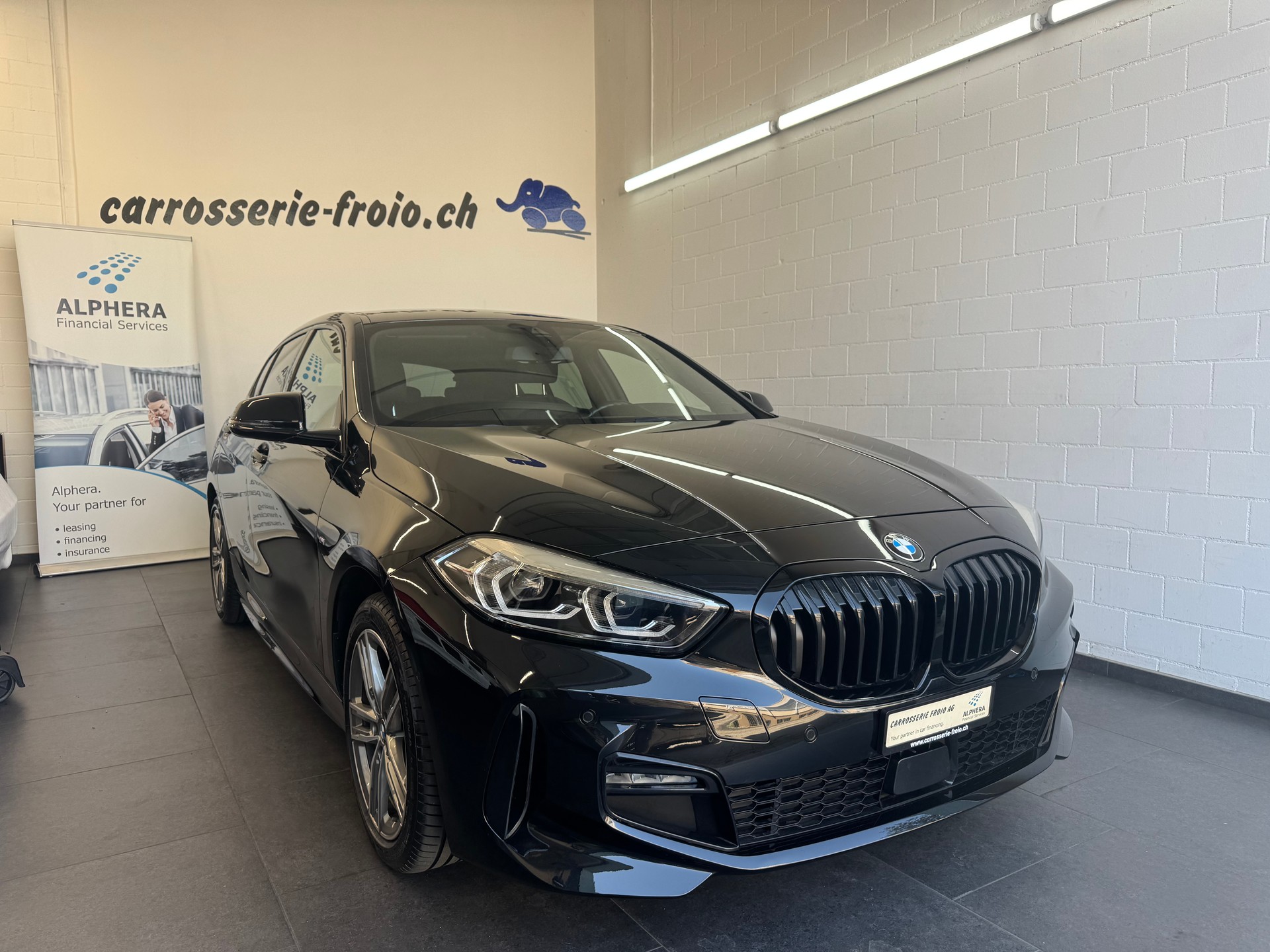 BMW 120i Pure M Sport Steptronic-showroom-element-2