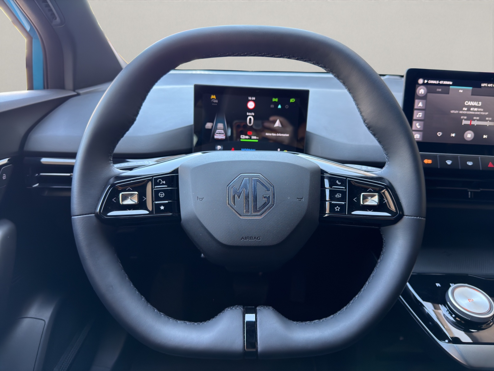MG 4 64kWh Luxury-image-10