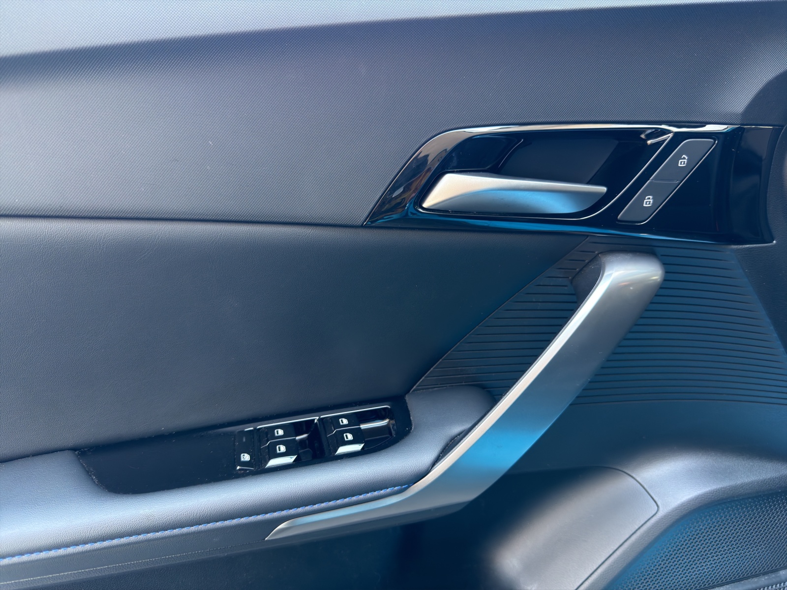 MG 4 64kWh Luxury-image-11