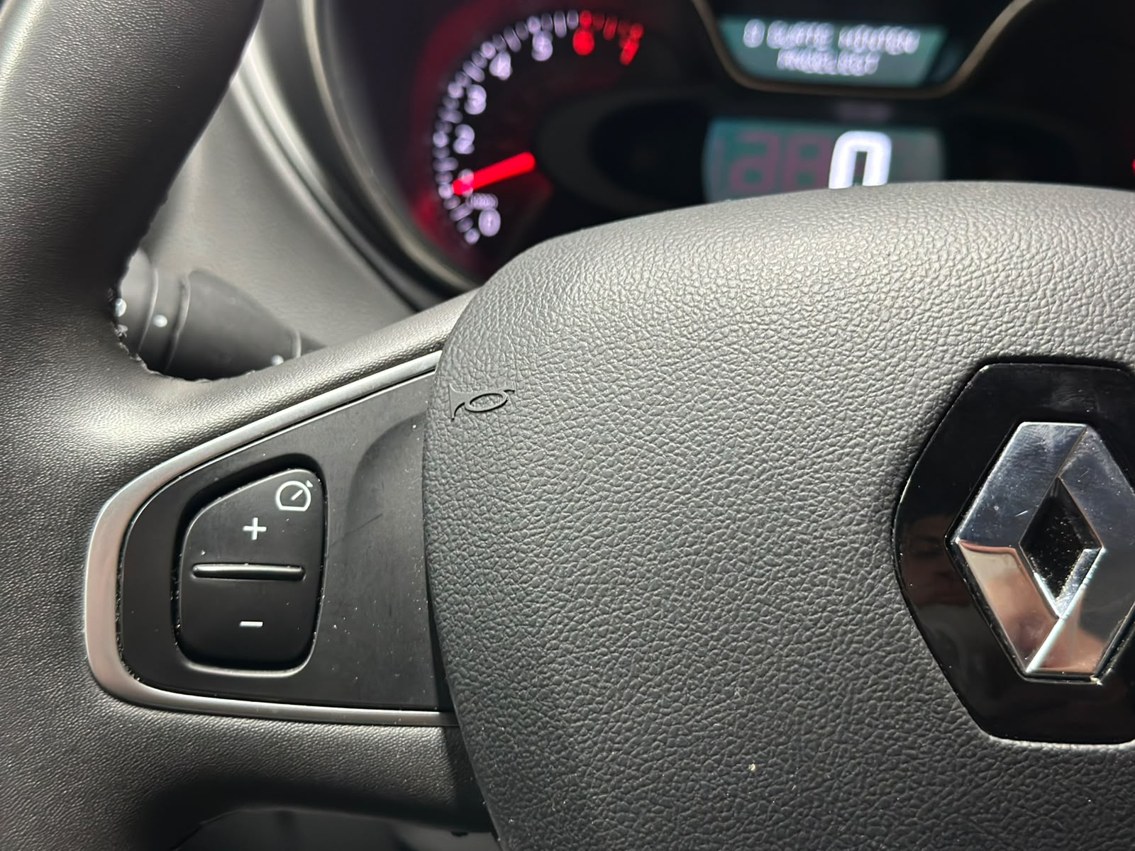 RENAULT Captur 0.9 12V Intens-image-9