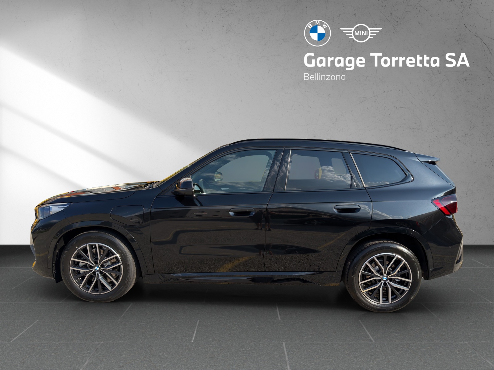 BMW X1 xDrive 25e M Sport-showroom-element-1