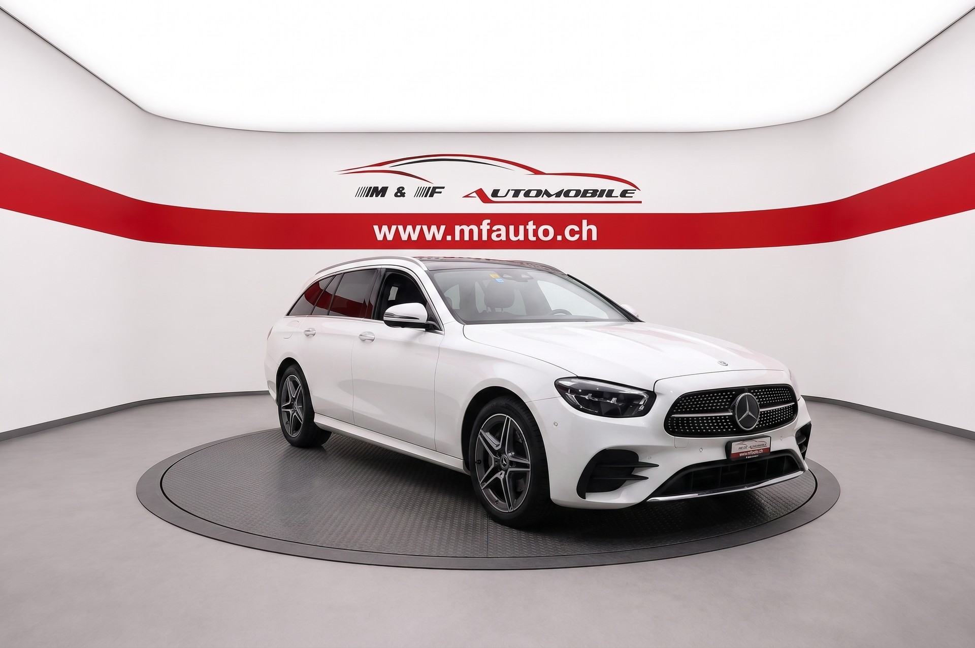 MERCEDES-BENZ E 300 de AMG Line 4matic Kombi Pack Premium " 360°-Kamera " Panorama-Schiebedach "-showroom-element-2