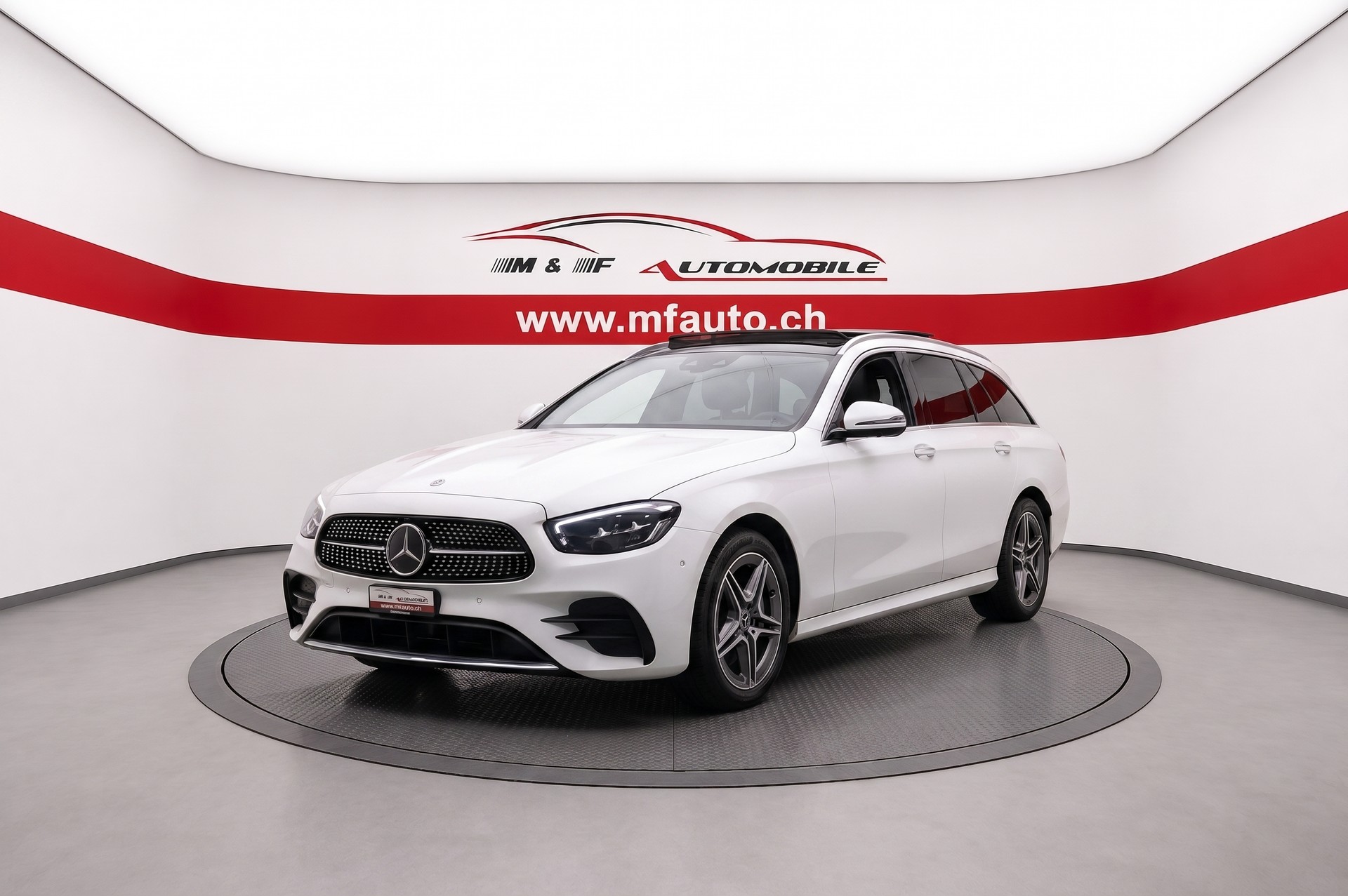 MERCEDES-BENZ E 300 de AMG Line 4matic Kombi Pack Premium " 360°-Kamera " Panorama-Schiebedach "