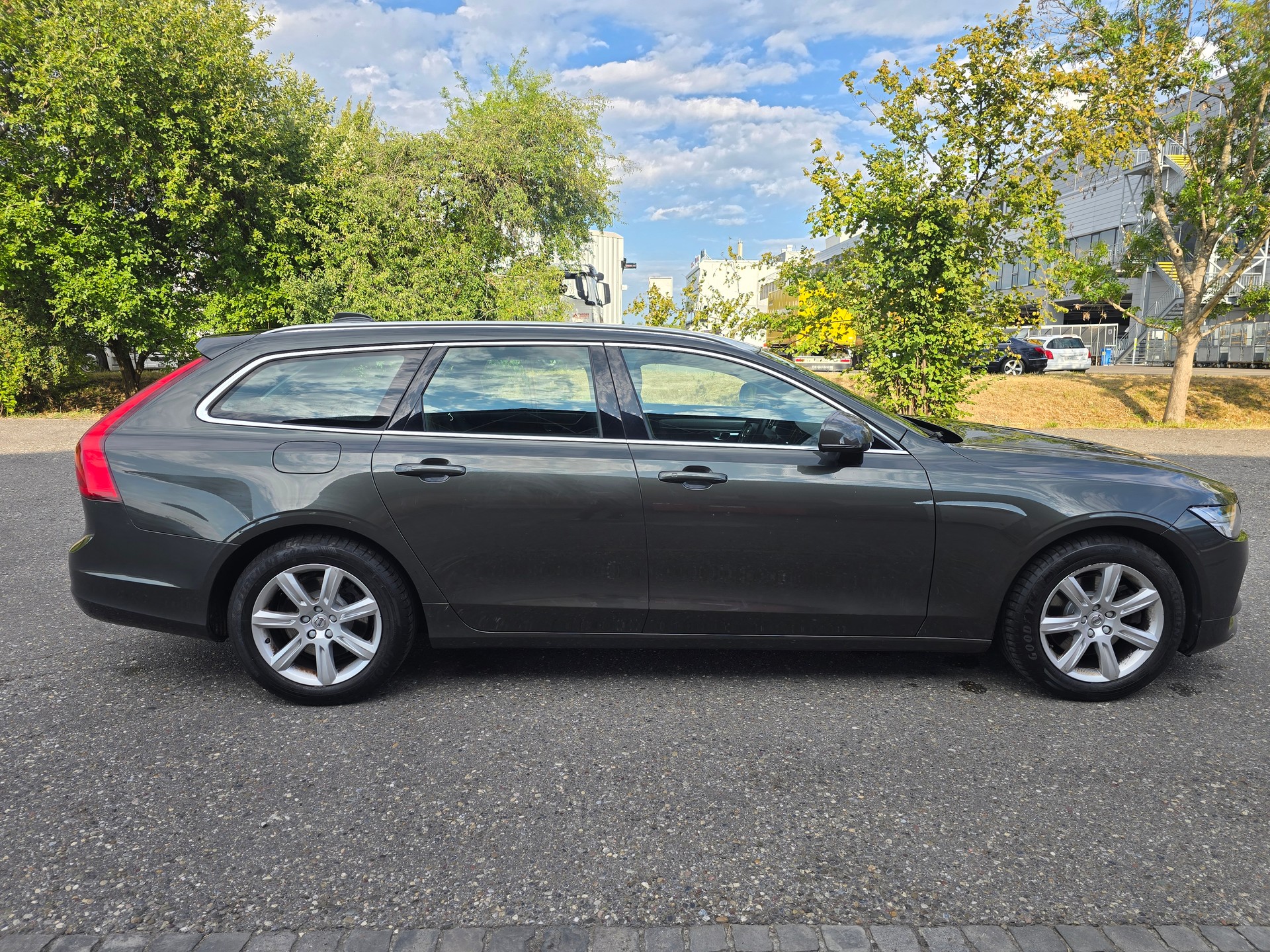 VOLVO V90 D3 AWD Kinetic Geartronic-image-8