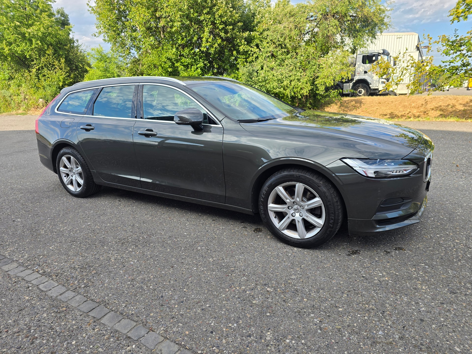 VOLVO V90 D3 AWD Kinetic Geartronic-showroom-element-2