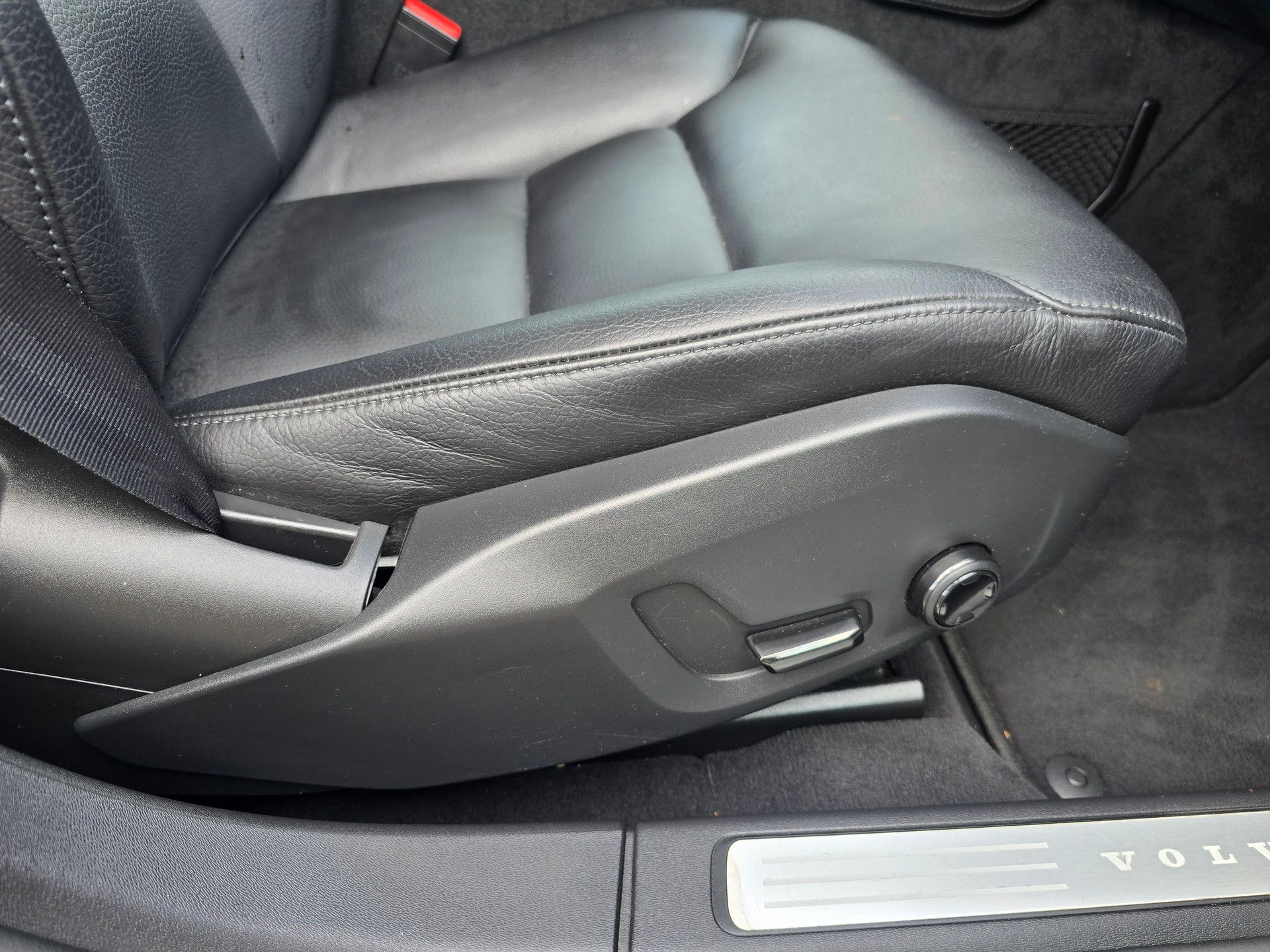VOLVO V90 D3 AWD Kinetic Geartronic-image-10