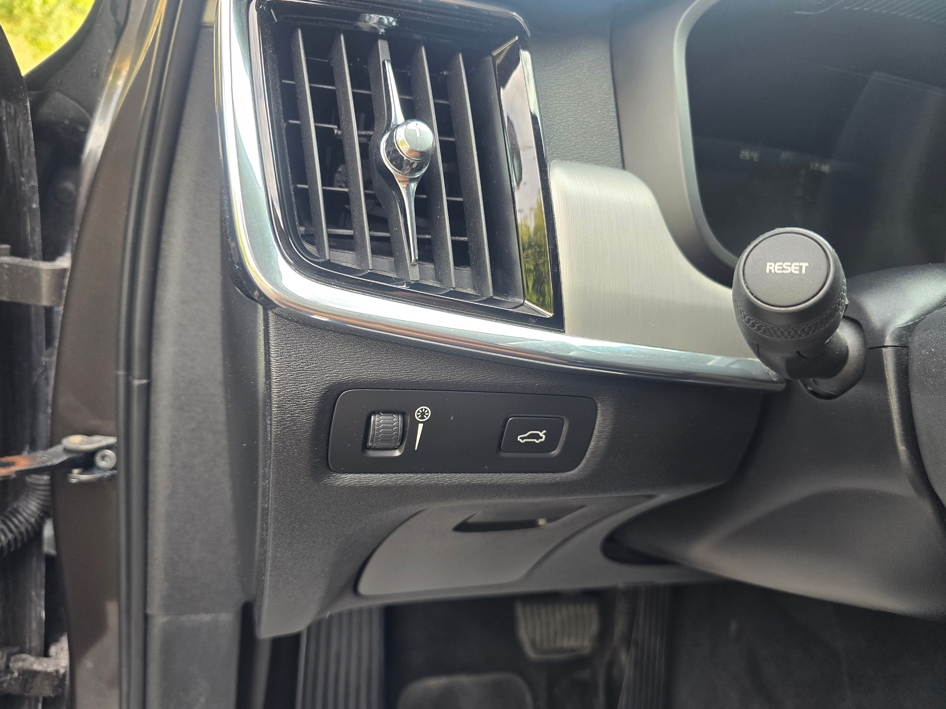 VOLVO V90 D3 AWD Kinetic Geartronic-image-19