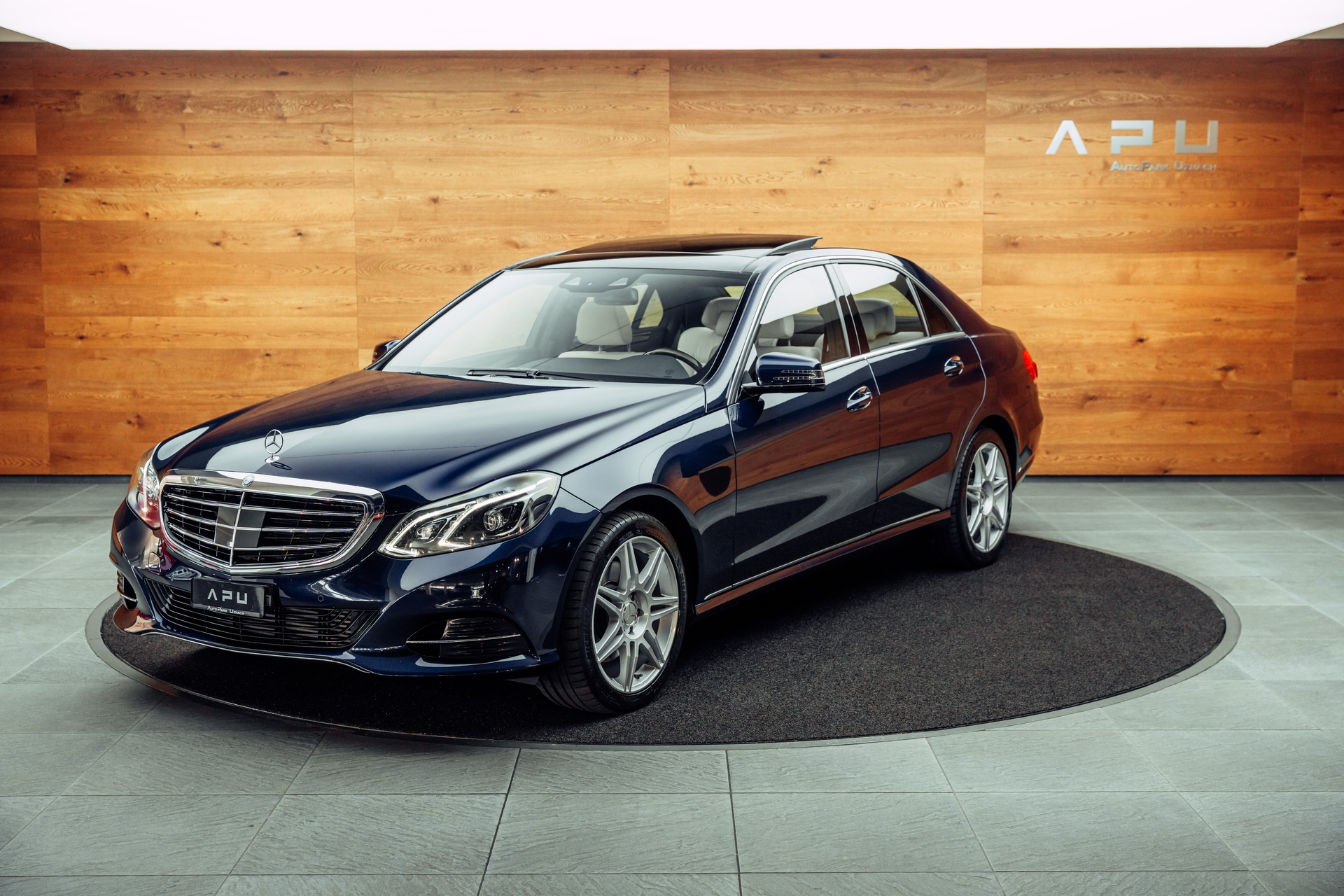 MERCEDES-BENZ E 350 BlueTEC Elégance 4Matic 7G-Tronic-showroom-element-3