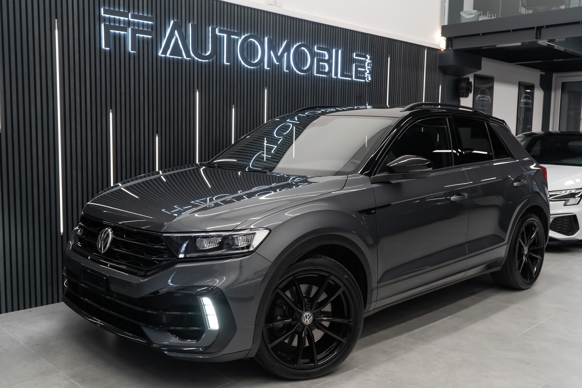 VW T-Roc 2.0 TSI R DSG 4Motion-showroom-element-1