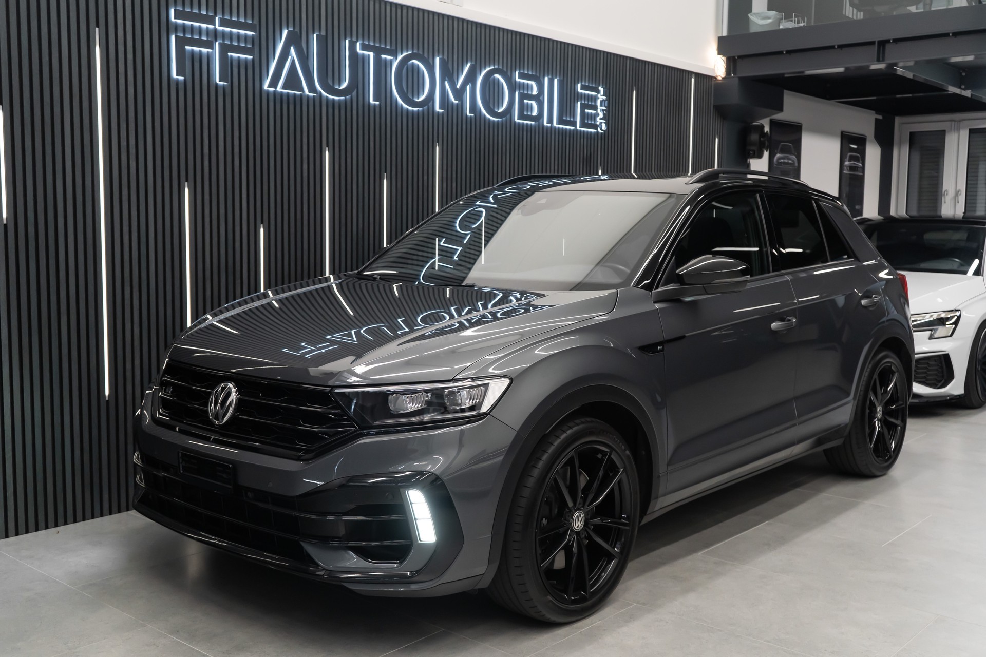 VW T-Roc 2.0 TSI R DSG 4Motion-showroom-element-3