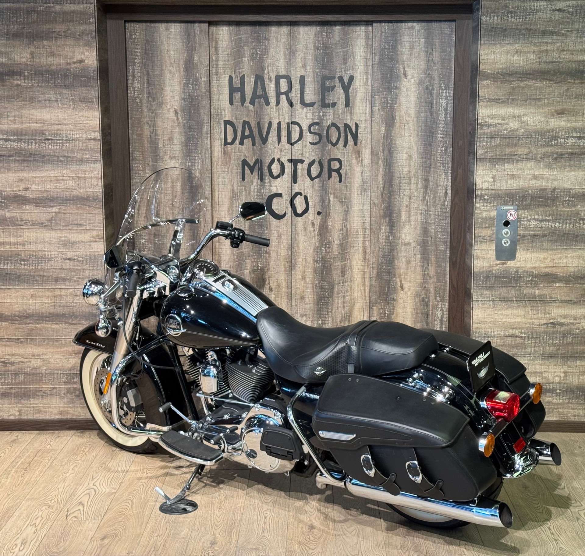 HARLEY-DAVIDSON FLHRC Road King Classic ABS-image-4
