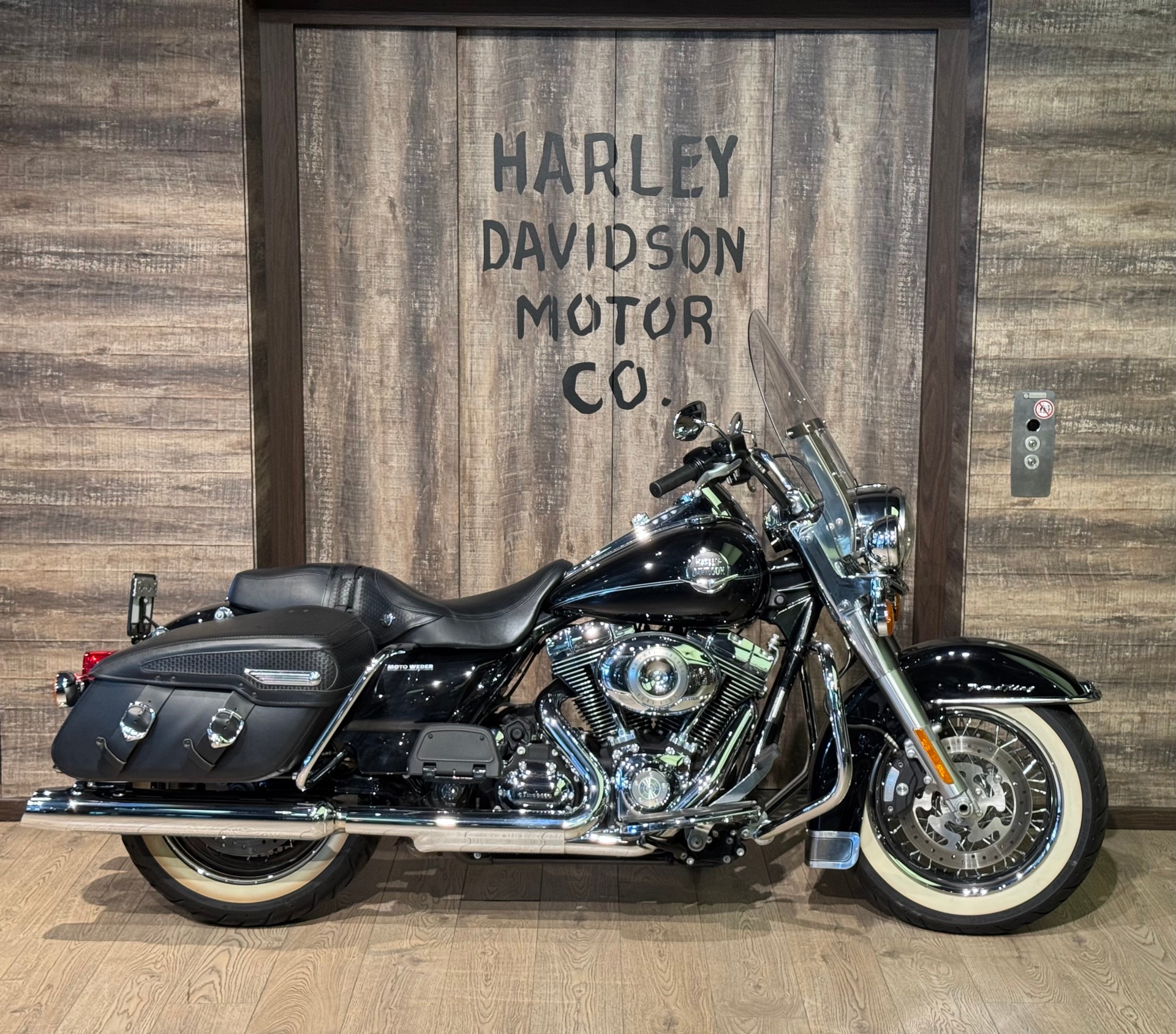 HARLEY-DAVIDSON FLHRC Road King Classic ABS-image-0