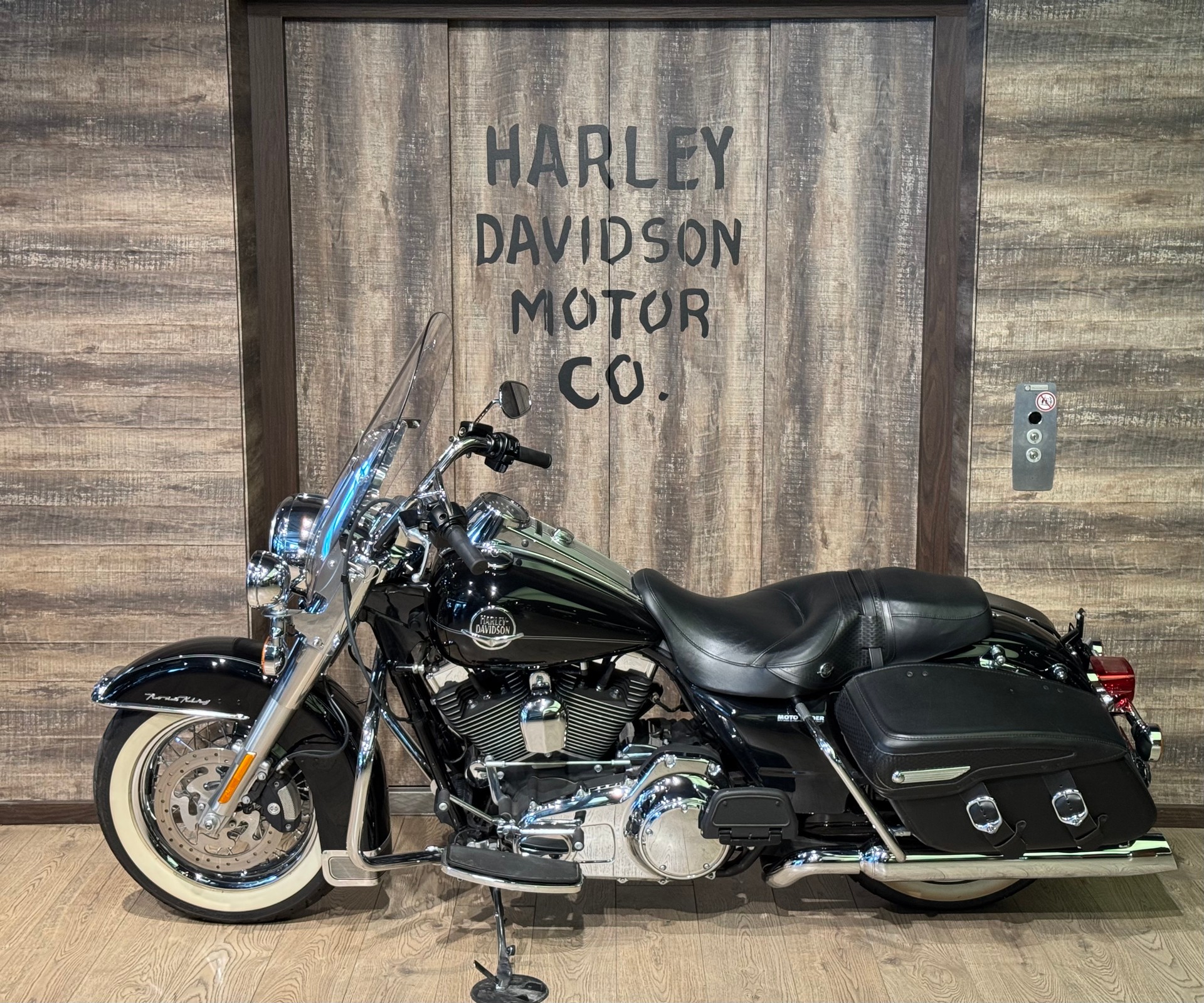 HARLEY-DAVIDSON FLHRC Road King Classic ABS-image-3