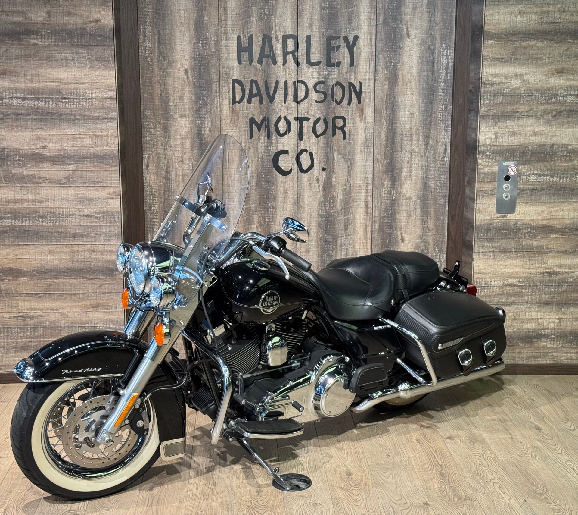 HARLEY-DAVIDSON FLHRC Road King Classic ABS-image-2