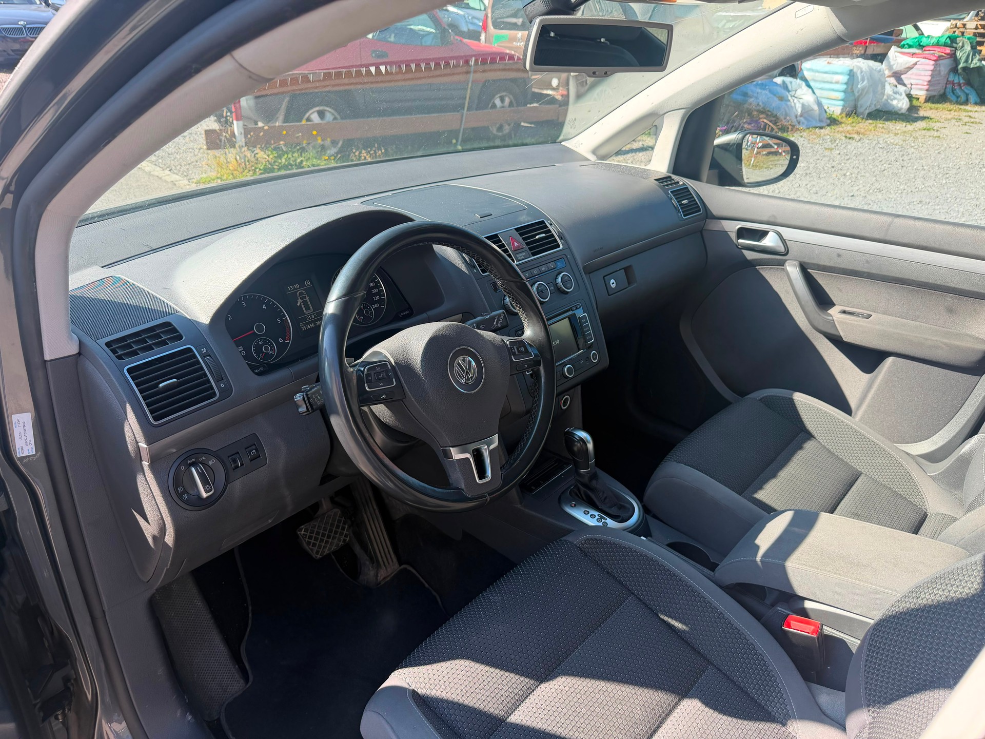 VW Touran 2.0 TDI BlueMotion Technology Design DSG-image-6