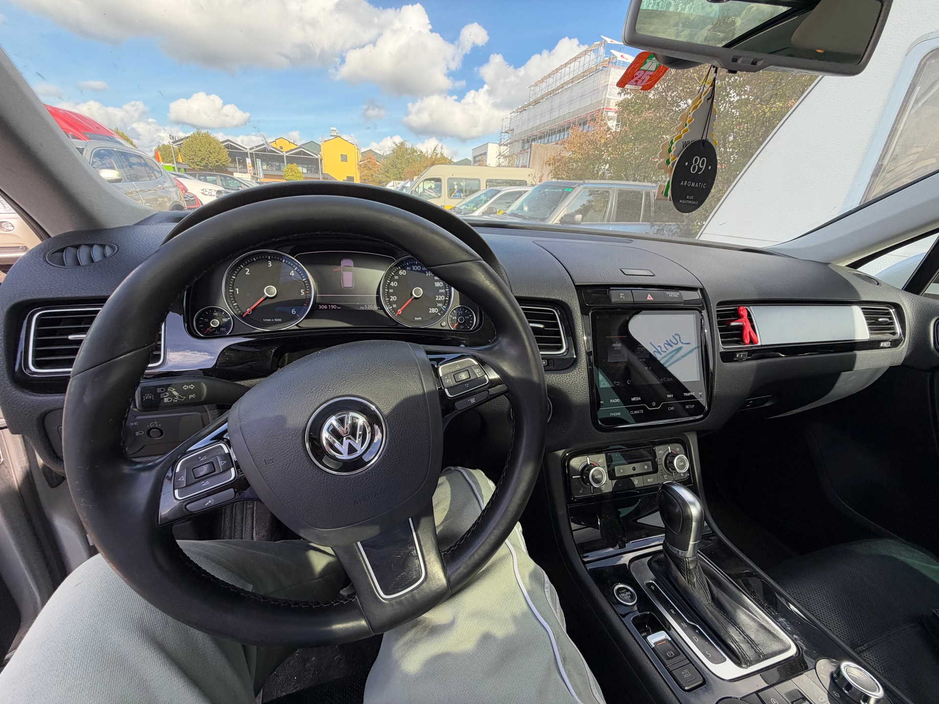 VW Touareg 3.0 TDI BlueMotion Technology Tiptronic-image-6