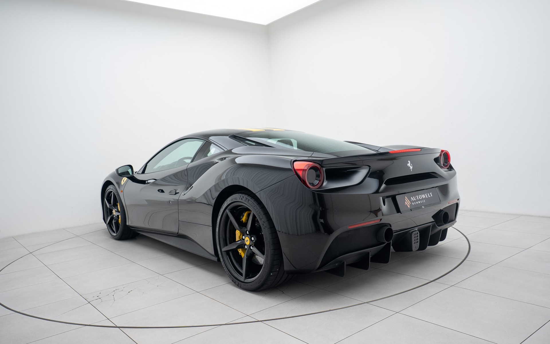 FERRARI 488 GTB 3.9 V8-showroom-element-2