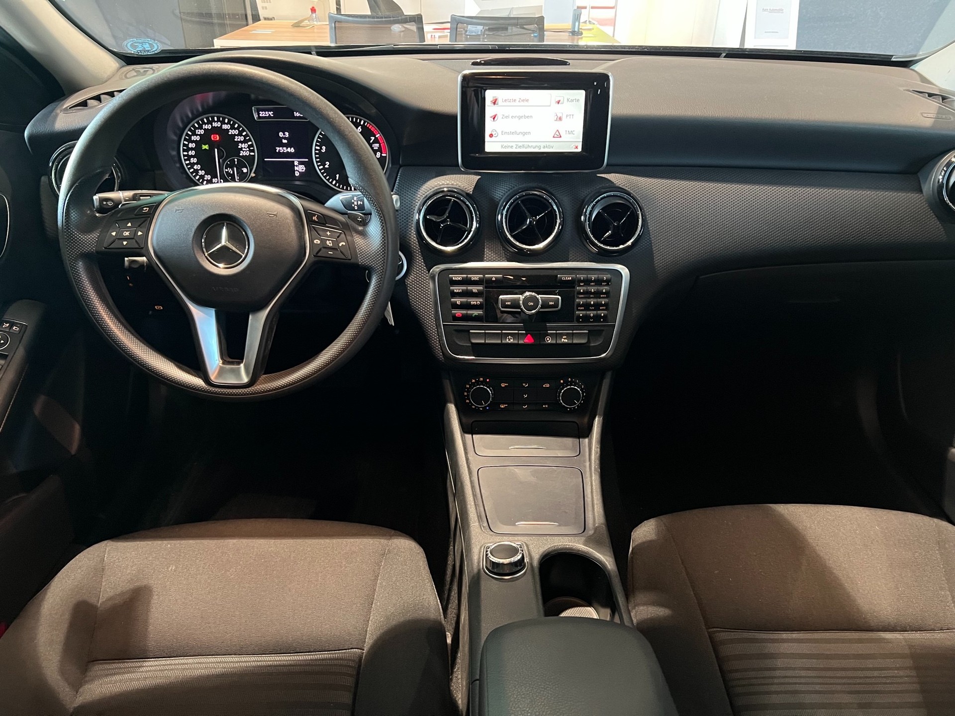 MERCEDES-BENZ A 180 7G-DCT-image-7