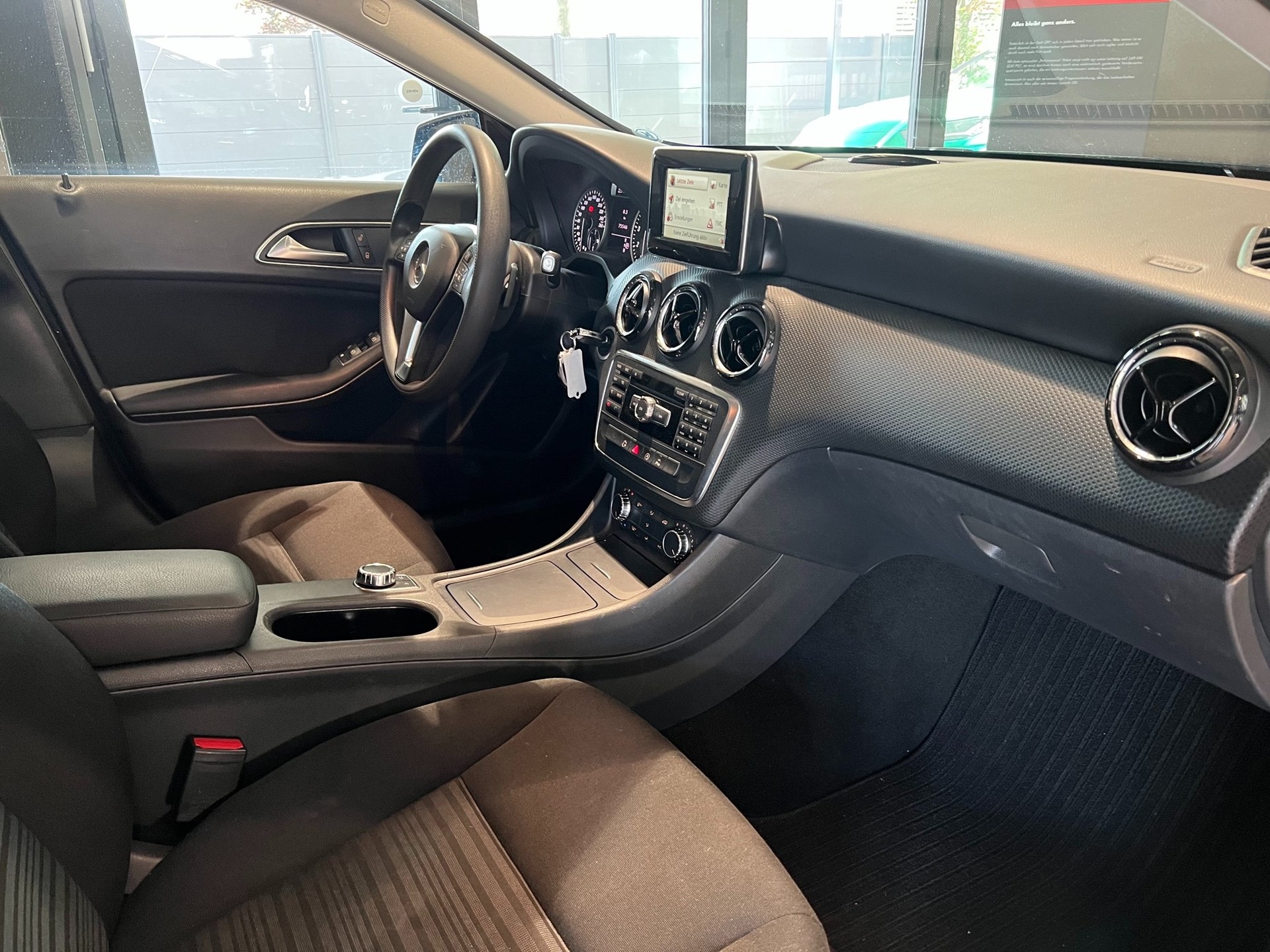 MERCEDES-BENZ A 180 7G-DCT-image-9