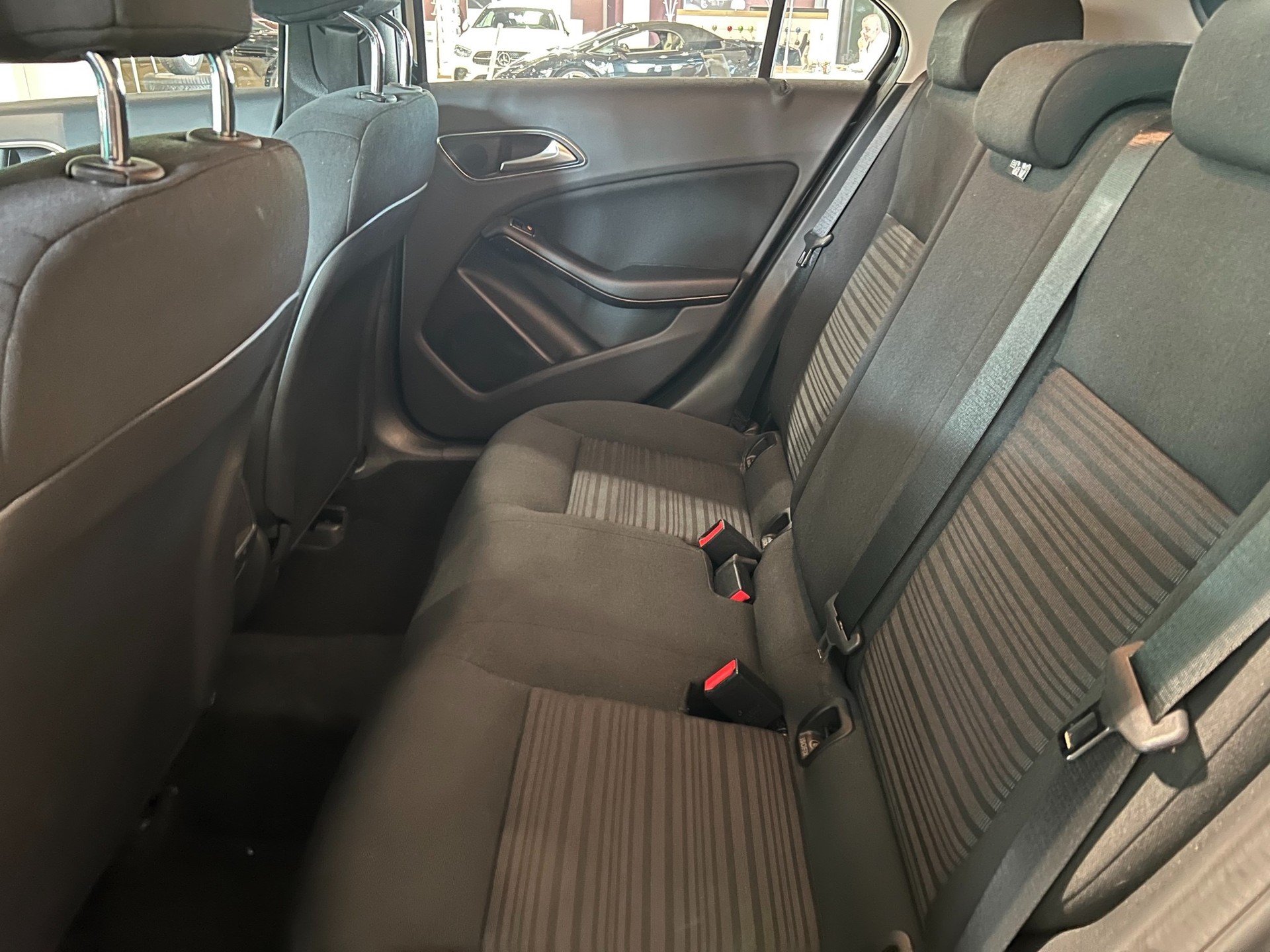 MERCEDES-BENZ A 180 7G-DCT-image-12