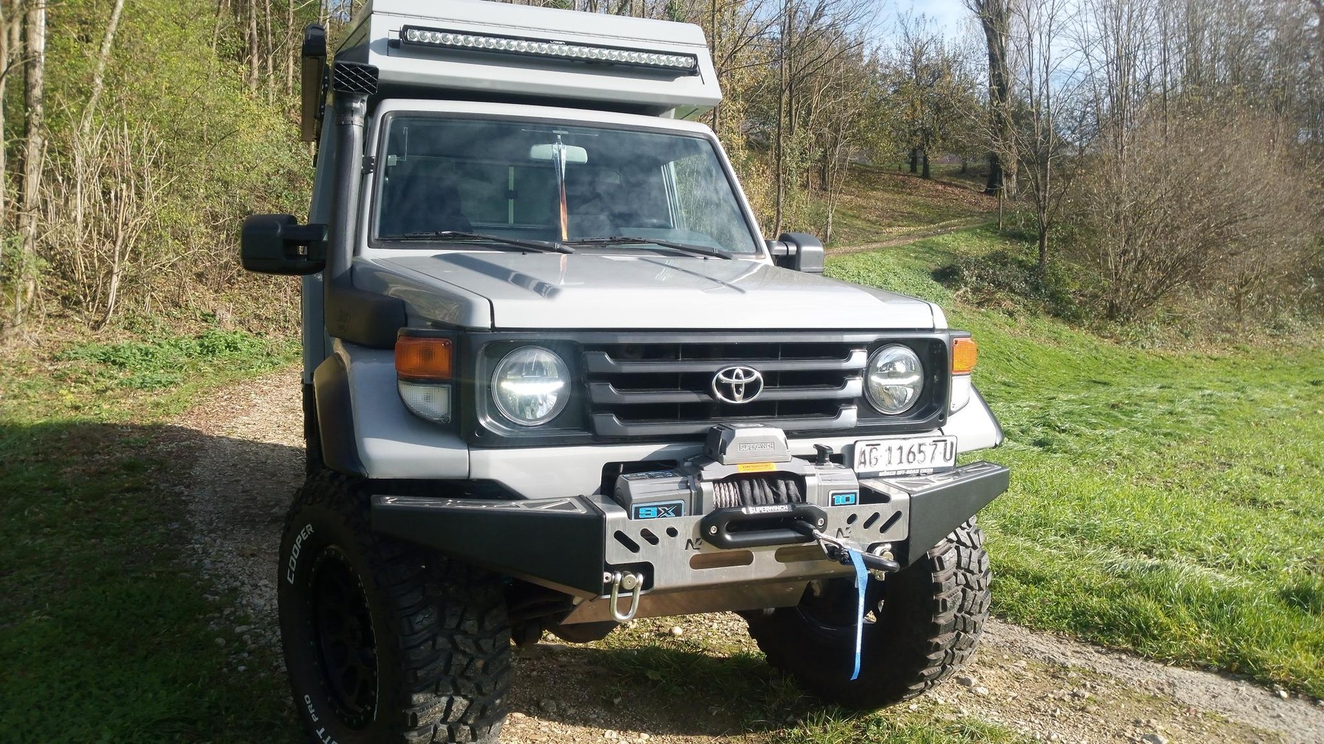 TOYOTA HZJ79-image-1
