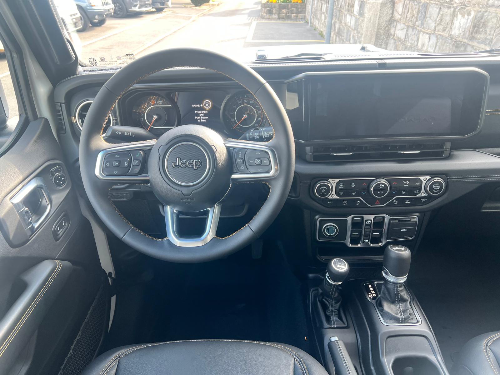 JEEP Wrangler 2.0 Unlimited Sahara Soft Top Automatic-image-8