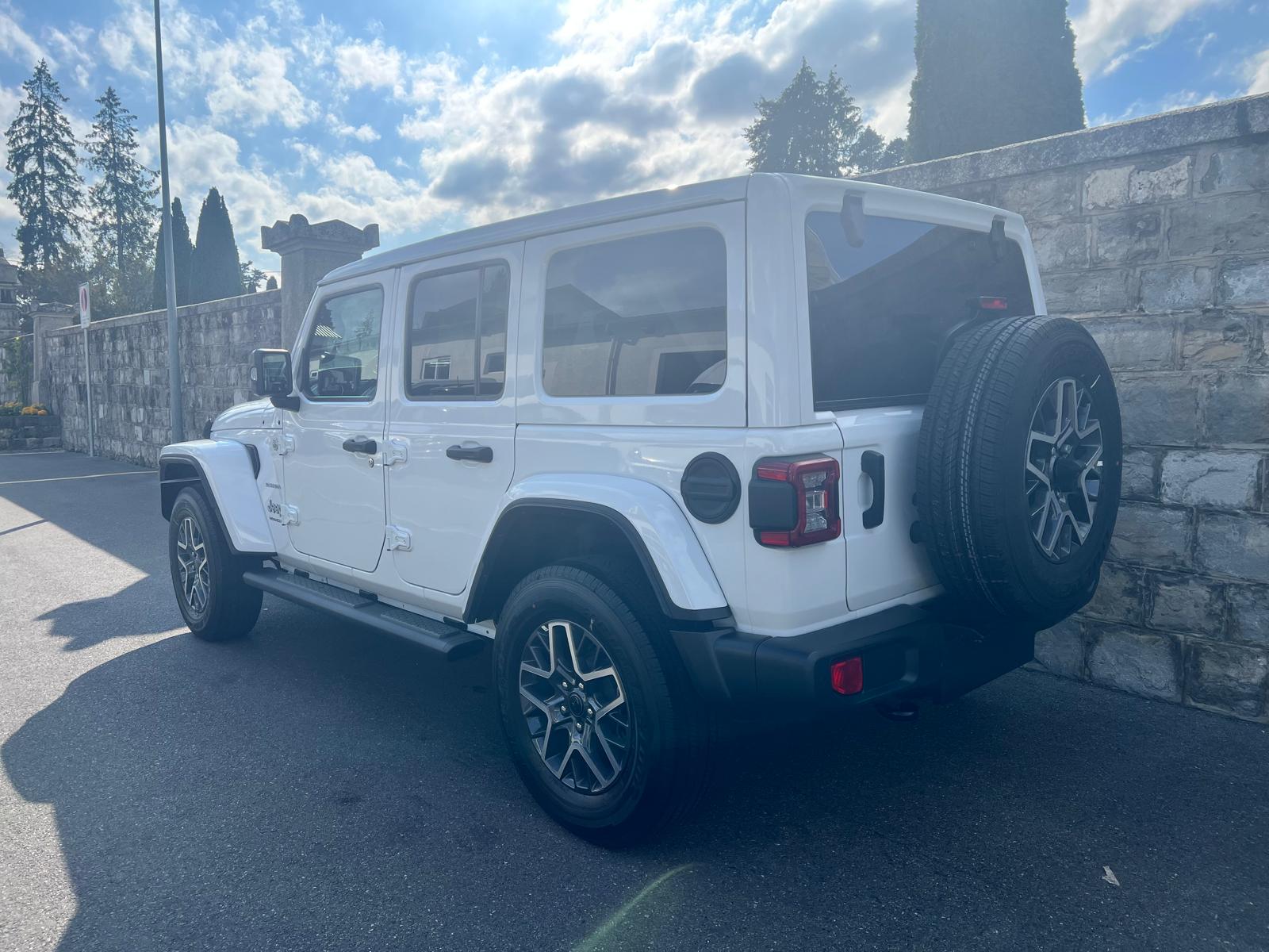 JEEP Wrangler 2.0 Unlimited Sahara Soft Top Automatic-showroom-element-2