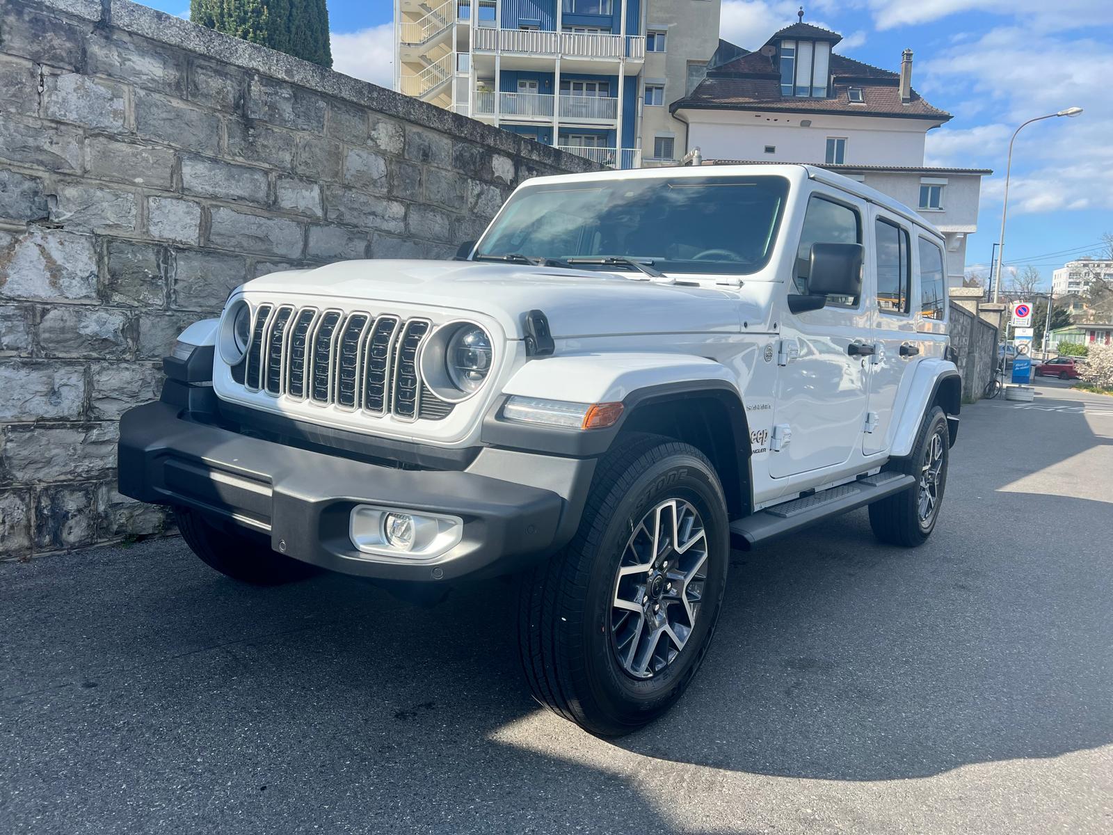 JEEP Wrangler 2.0 Unlimited Sahara Soft Top Automatic-showroom-element-1