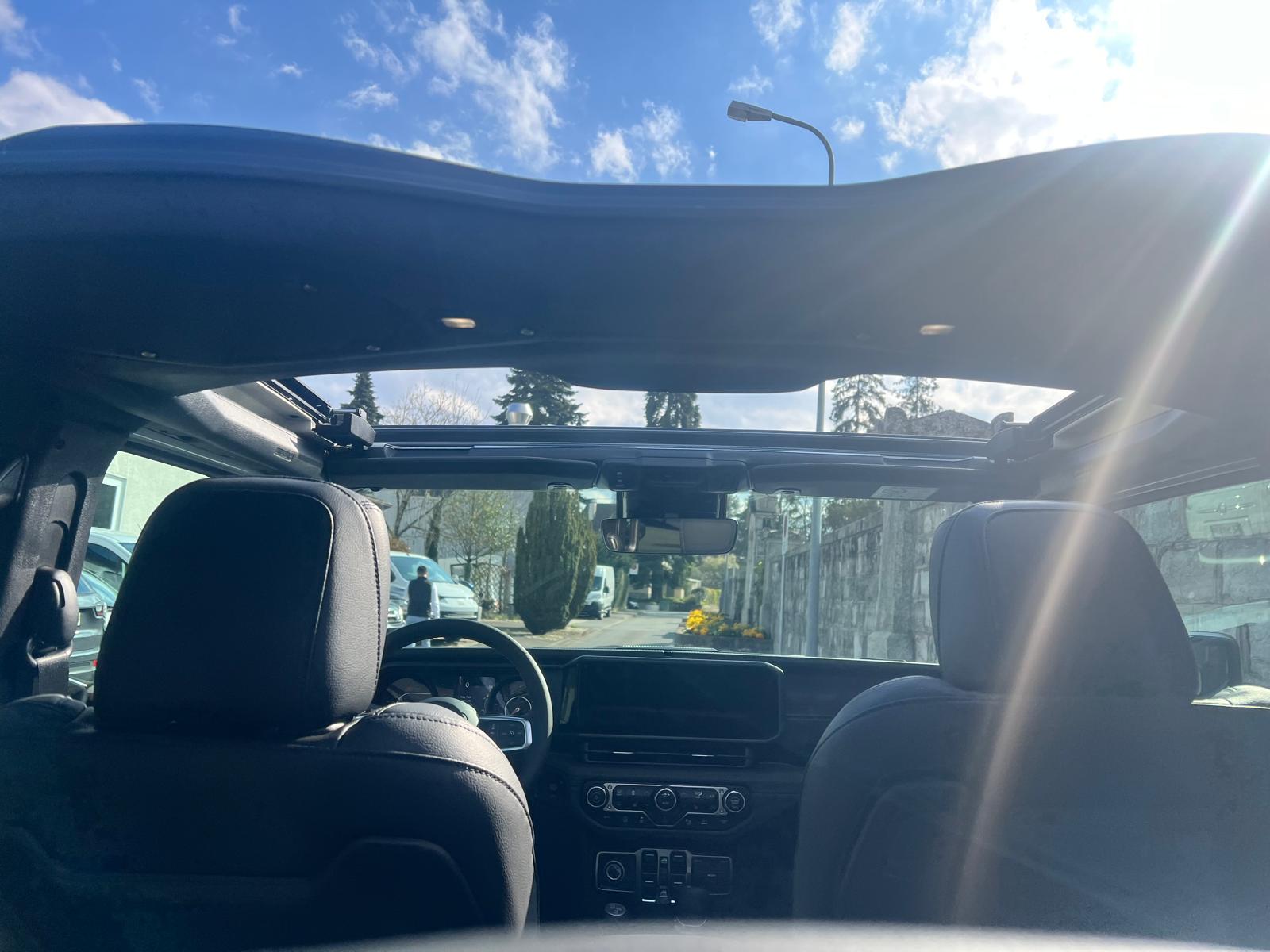 JEEP Wrangler 2.0 Unlimited Sahara Soft Top Automatic-image-7