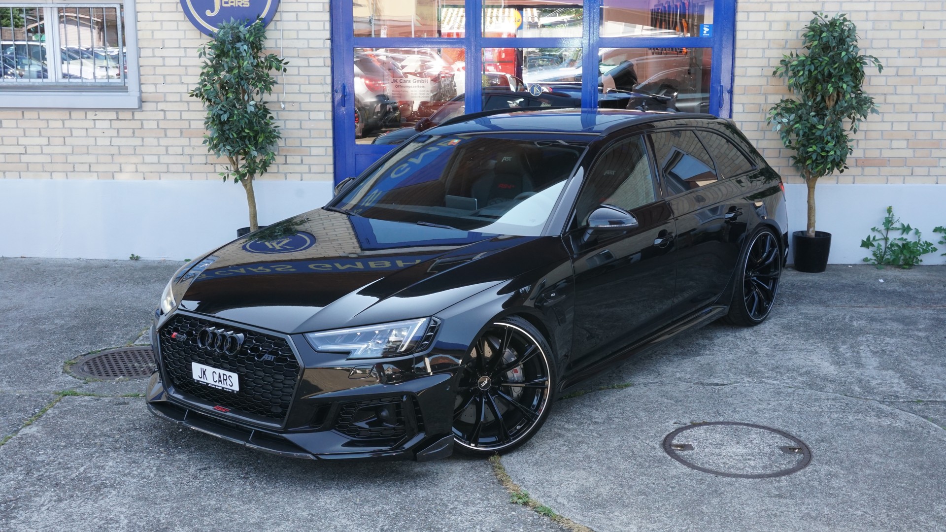 AUDI RS4 ABT RS4+ 1 of 50-showroom-element-3
