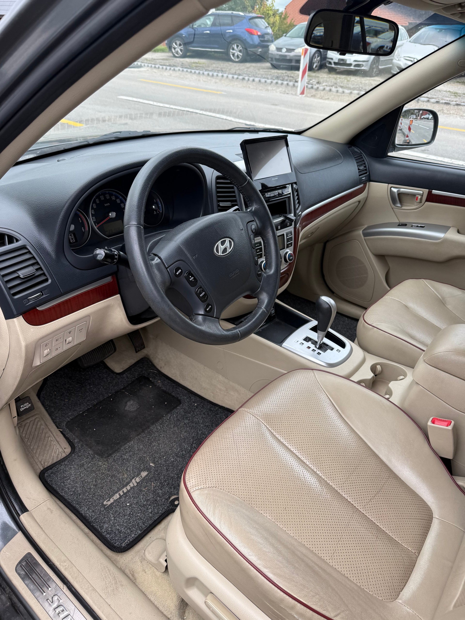 HYUNDAI Santa Fe 2.2 CRDi Premium 4WD Automatic-image-5