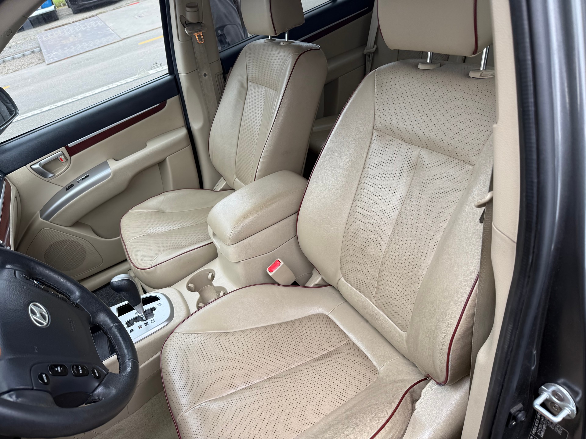 HYUNDAI Santa Fe 2.2 CRDi Premium 4WD Automatic-image-8