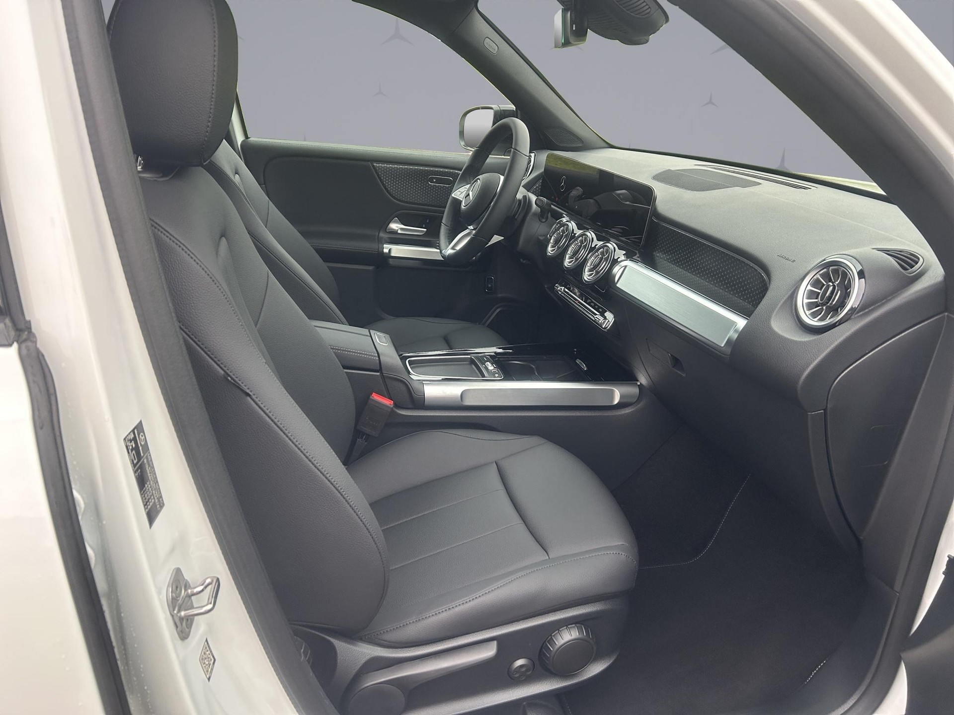 MERCEDES-BENZ GLB 250 Progressive 4matic-image-16