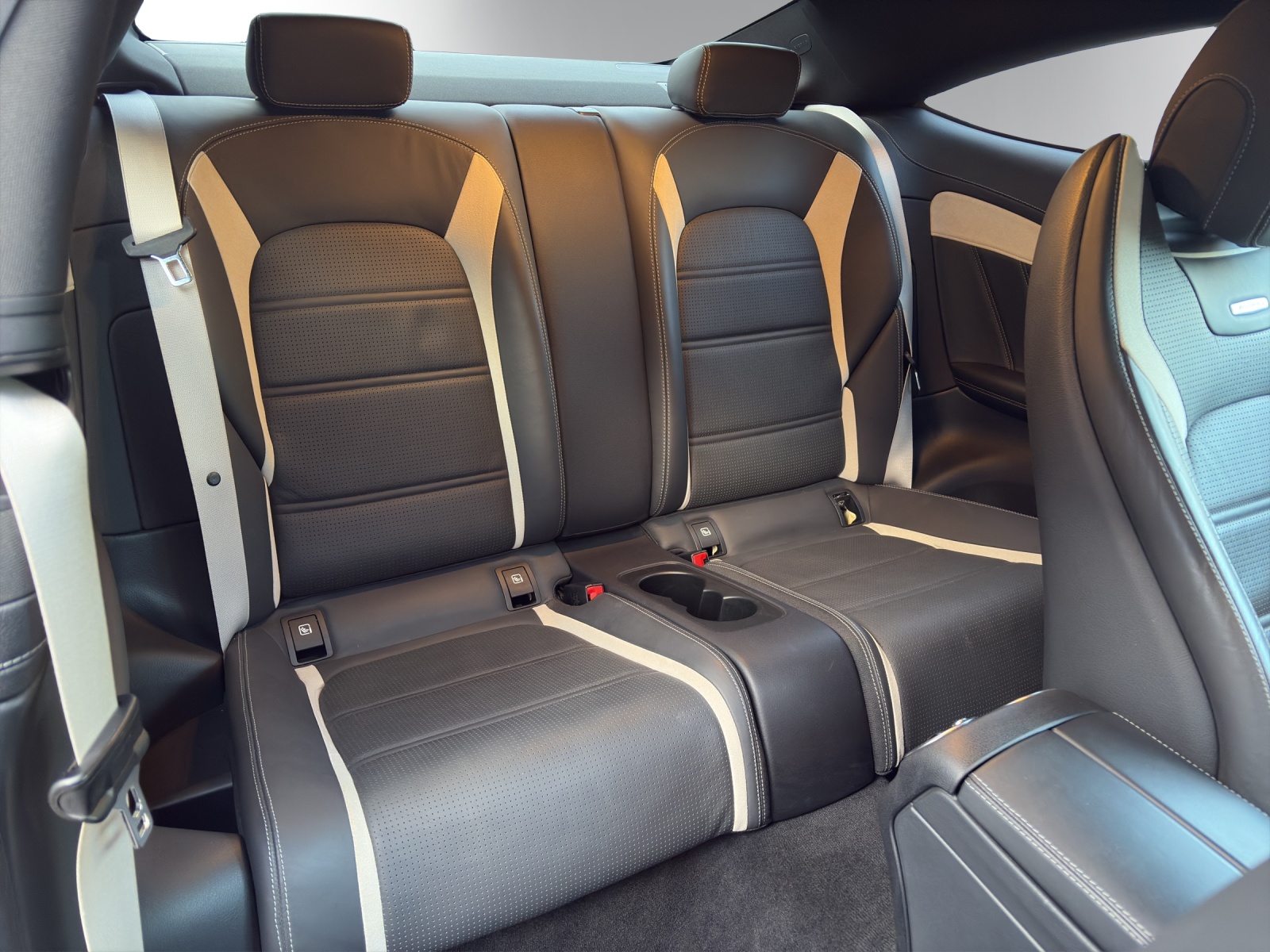 MERCEDES-BENZ C 63 S AMG 9G-tronic-image-11