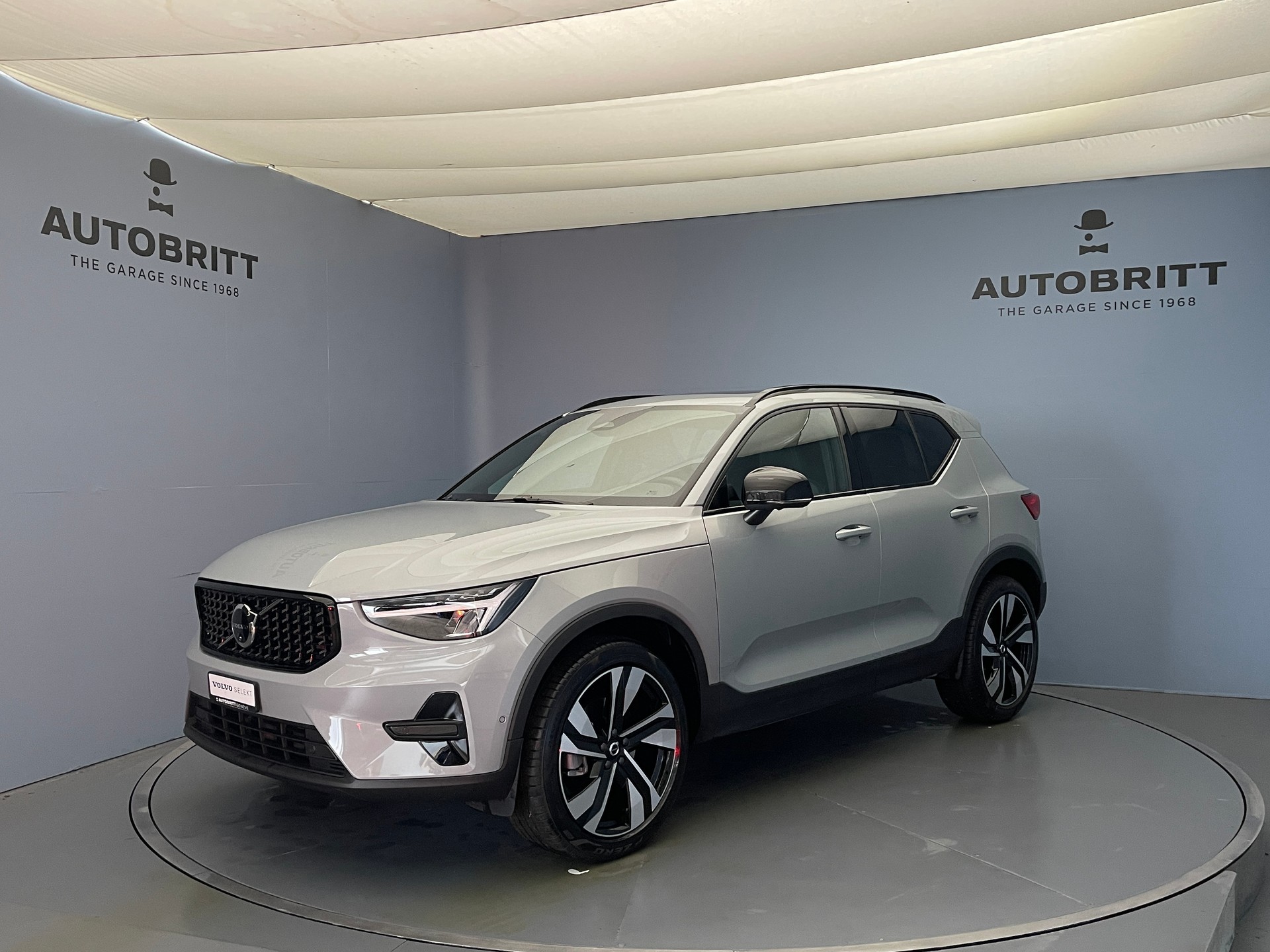 VOLVO XC40 2.0 B3 MH Plus Dark