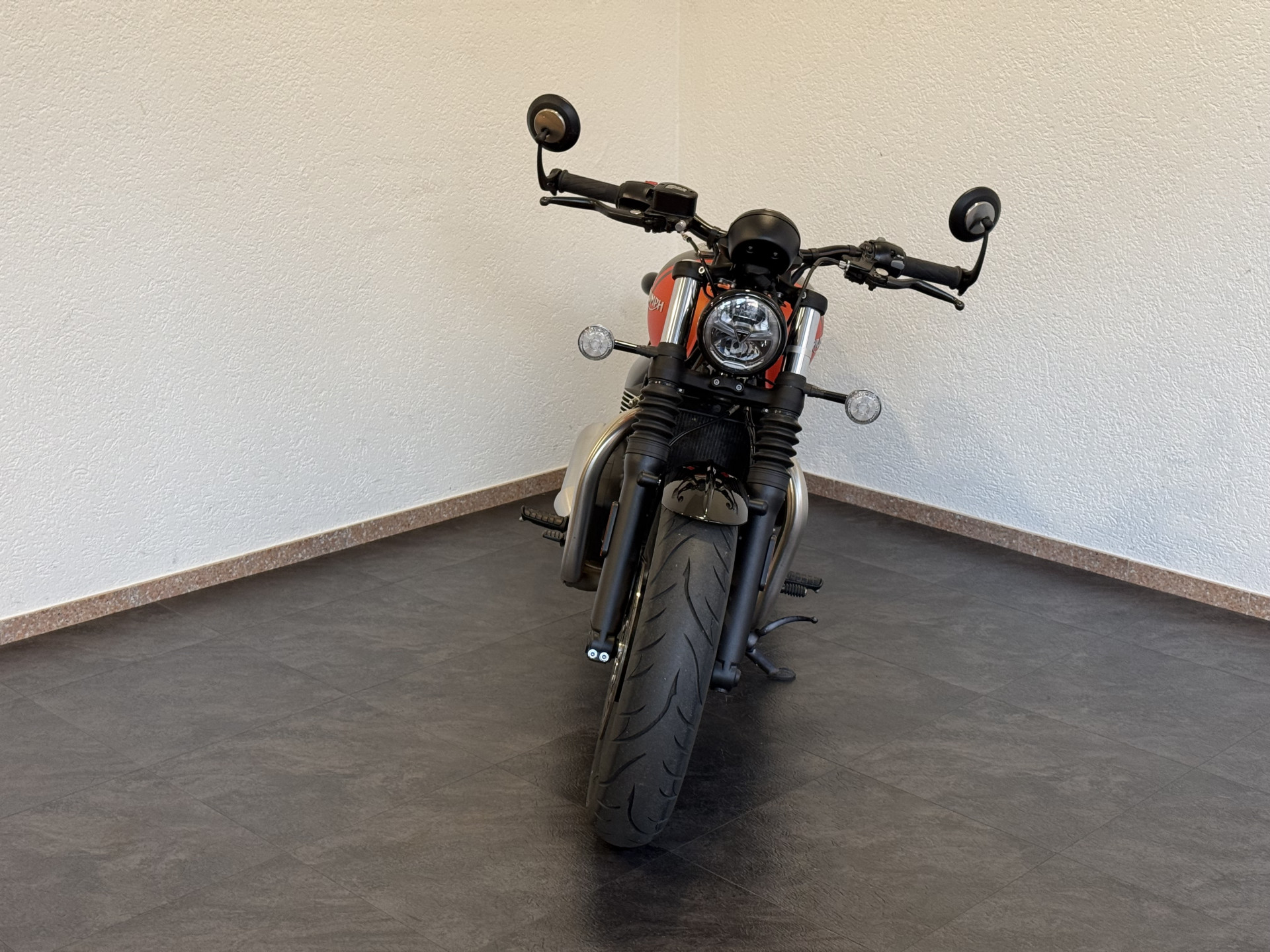 TRIUMPH Bonneville Bobber 1200-image-1