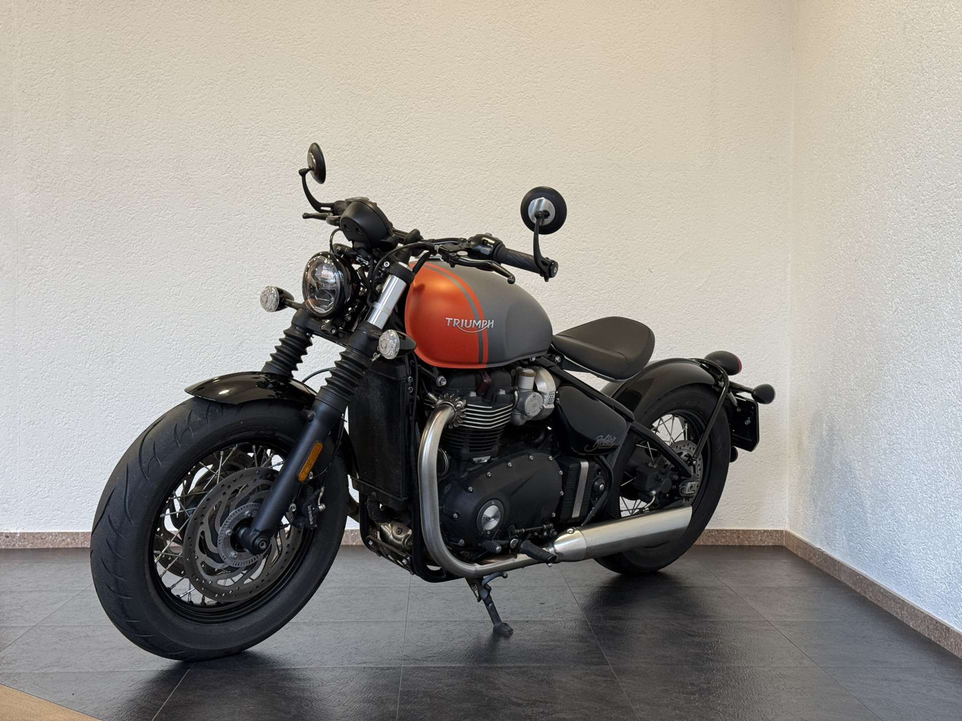 TRIUMPH Bonneville Bobber 1200-image-2