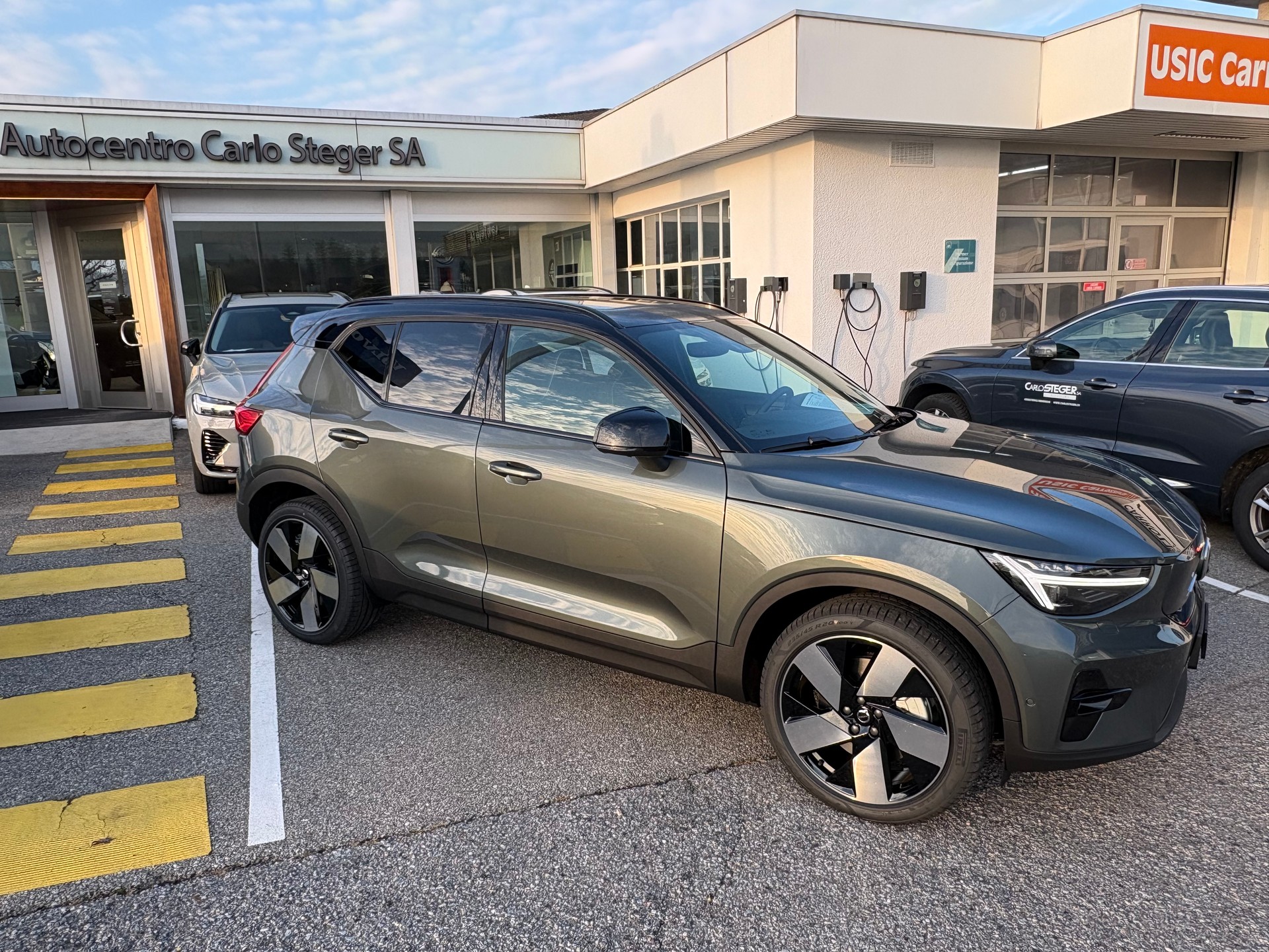 VOLVO EX40 82kWh Twin Motor AWD Ultra Xcentric Edition-showroom-element-2