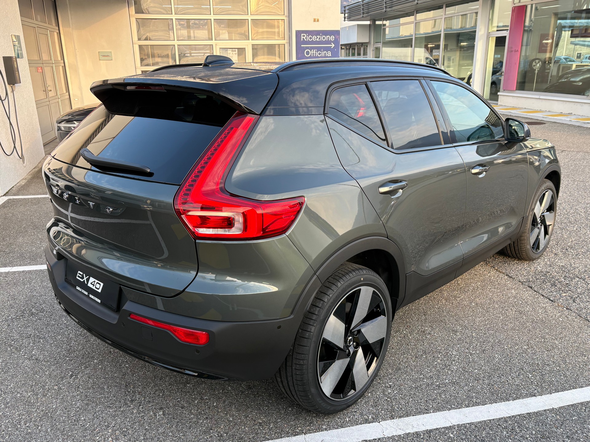 VOLVO EX40 82kWh Twin Motor AWD Ultra Xcentric Edition-showroom-element-3