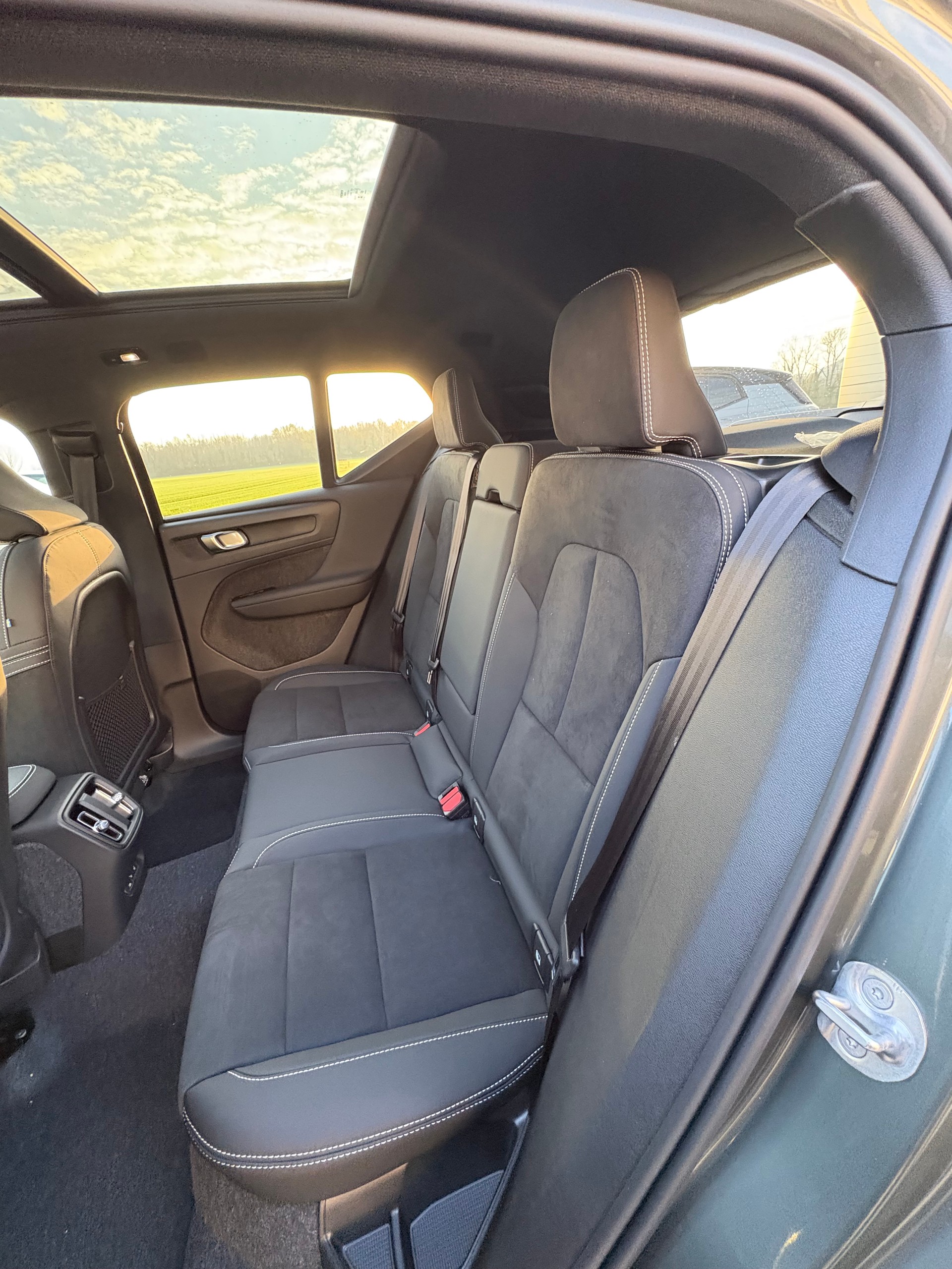 VOLVO EX40 82kWh Twin Motor AWD Ultra Xcentric Edition-image-7