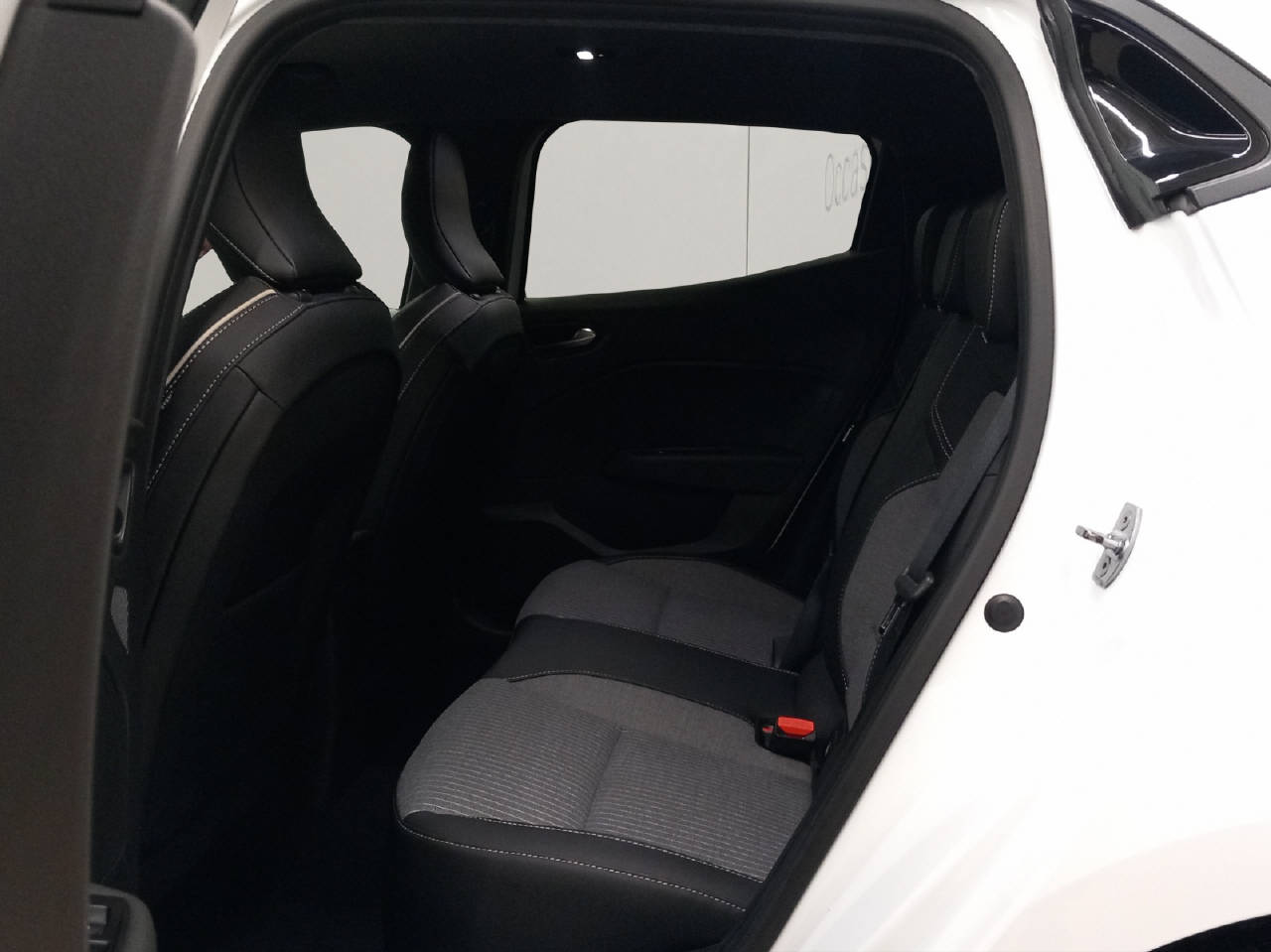 RENAULT Clio 1.6 E-Tech techno-image-9