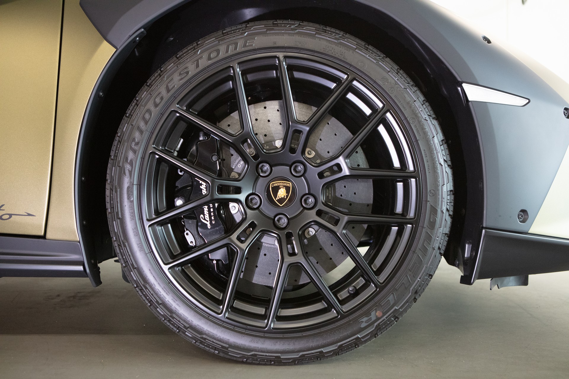 LAMBORGHINI Huracán Sterrato Coupé DCT-image-8