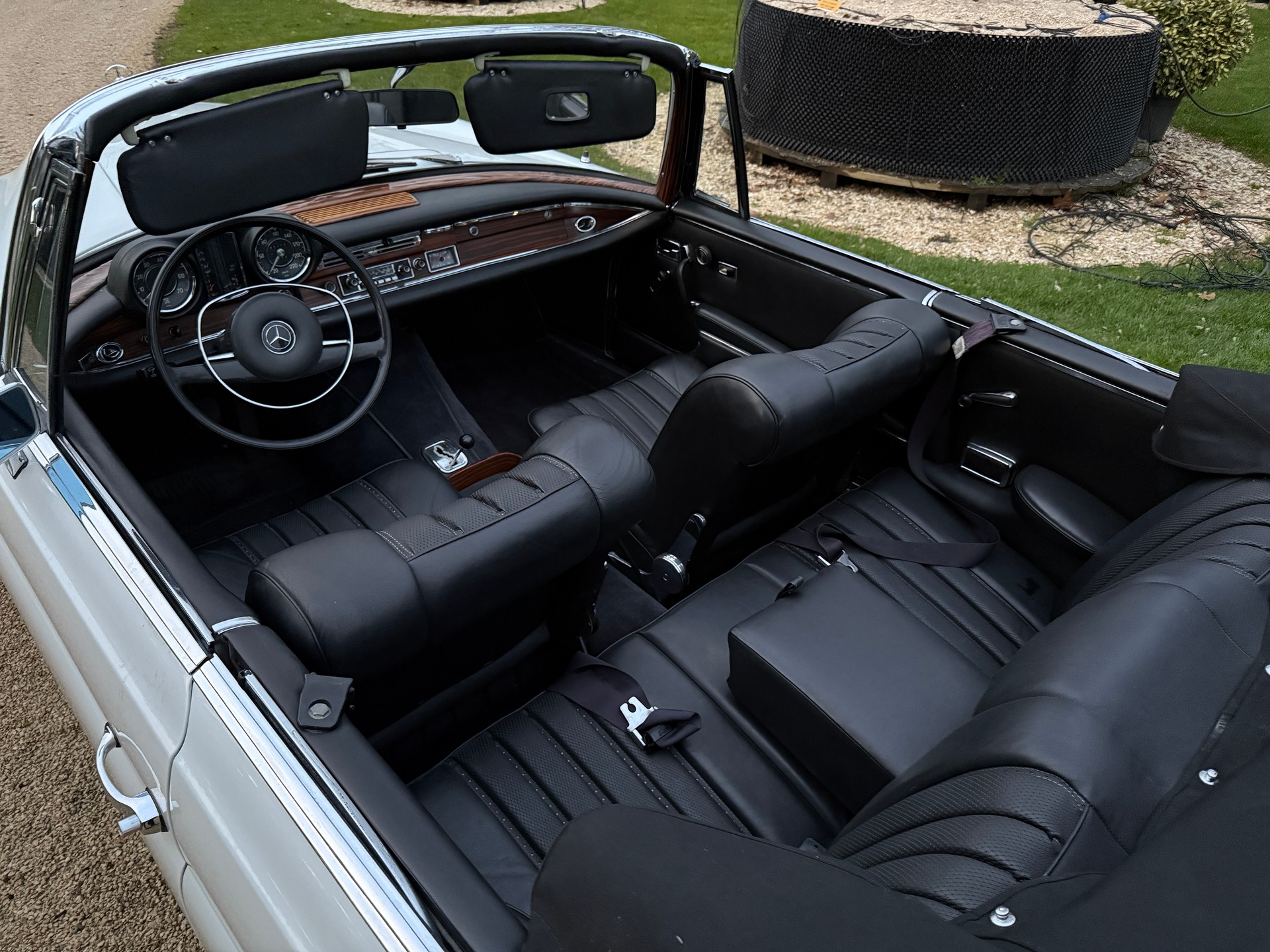 MERCEDES-BENZ 280 SE-image-4