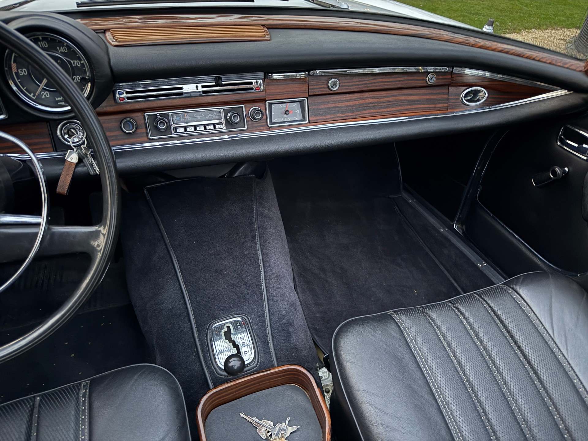 MERCEDES-BENZ 280 SE-image-8