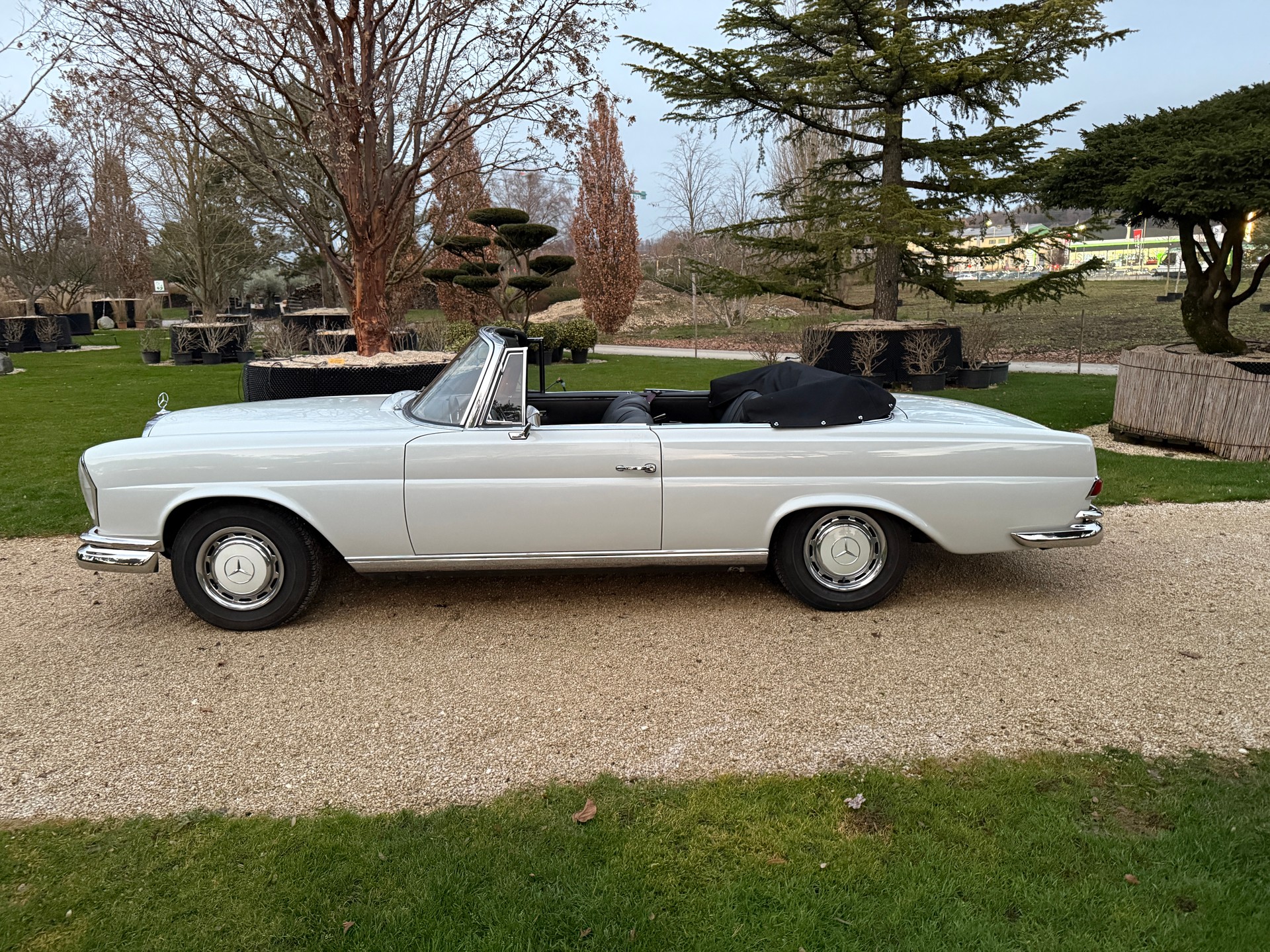 MERCEDES-BENZ 280 SE