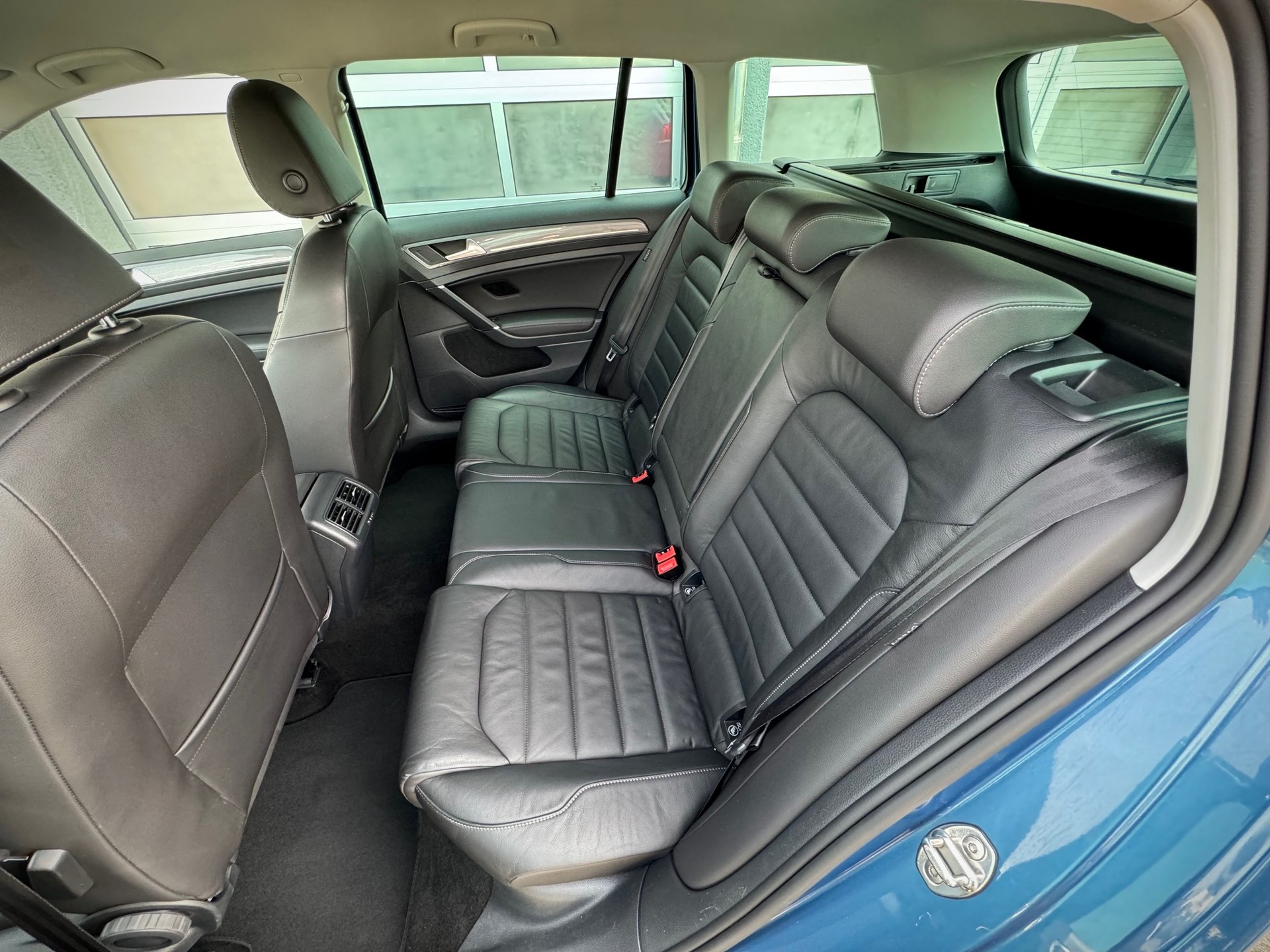 VW Golf 2.0 TDI Alltrack 4Motion - Véhicule Suisse (CH)-image-6