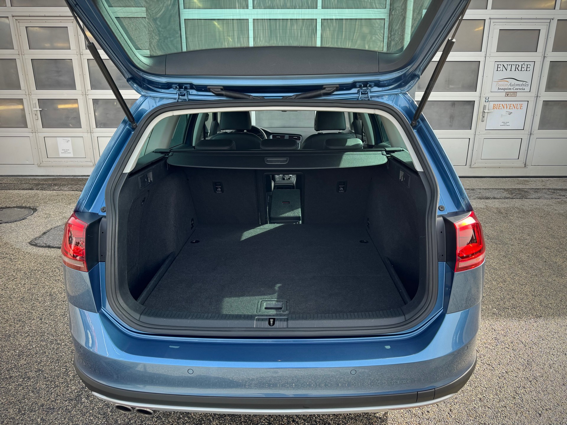 VW Golf 2.0 TDI Alltrack 4Motion - Véhicule Suisse (CH)-image-13
