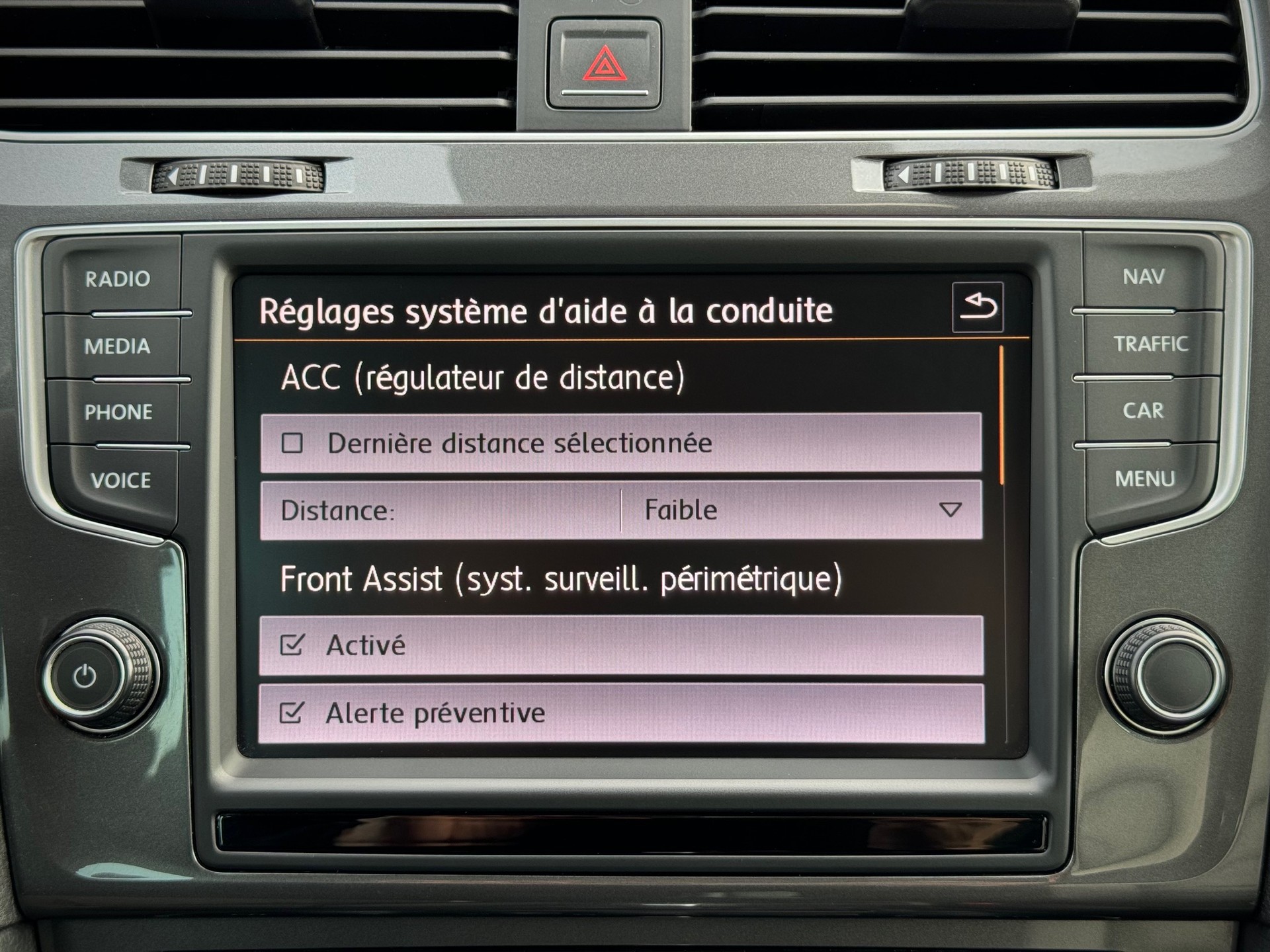 VW Golf 2.0 TDI Alltrack 4Motion - Véhicule Suisse (CH)-image-9